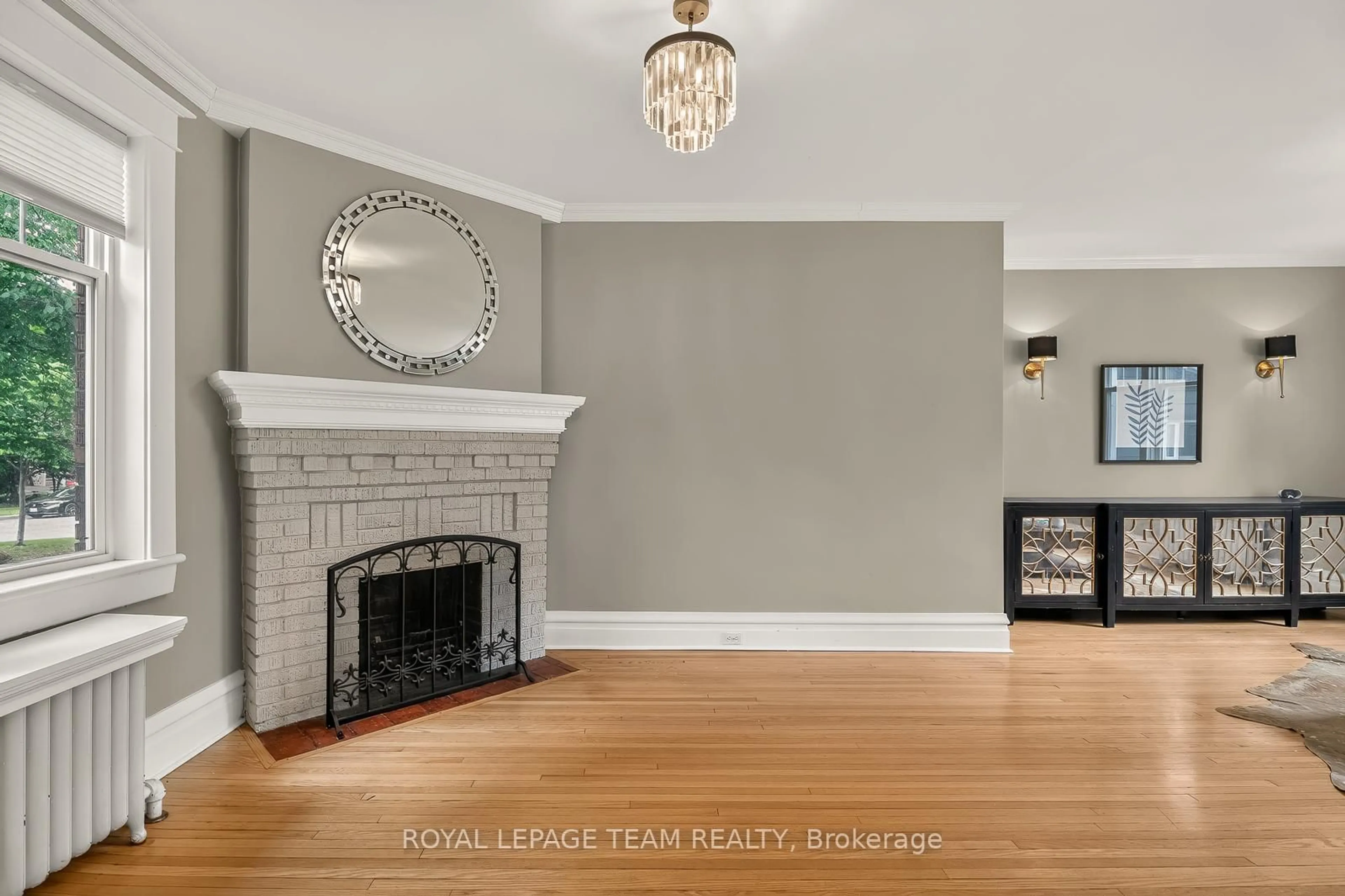 Living room with furniture, unknown for 318 CLEMOW Ave, Ottawa Ontario K1S 2B8