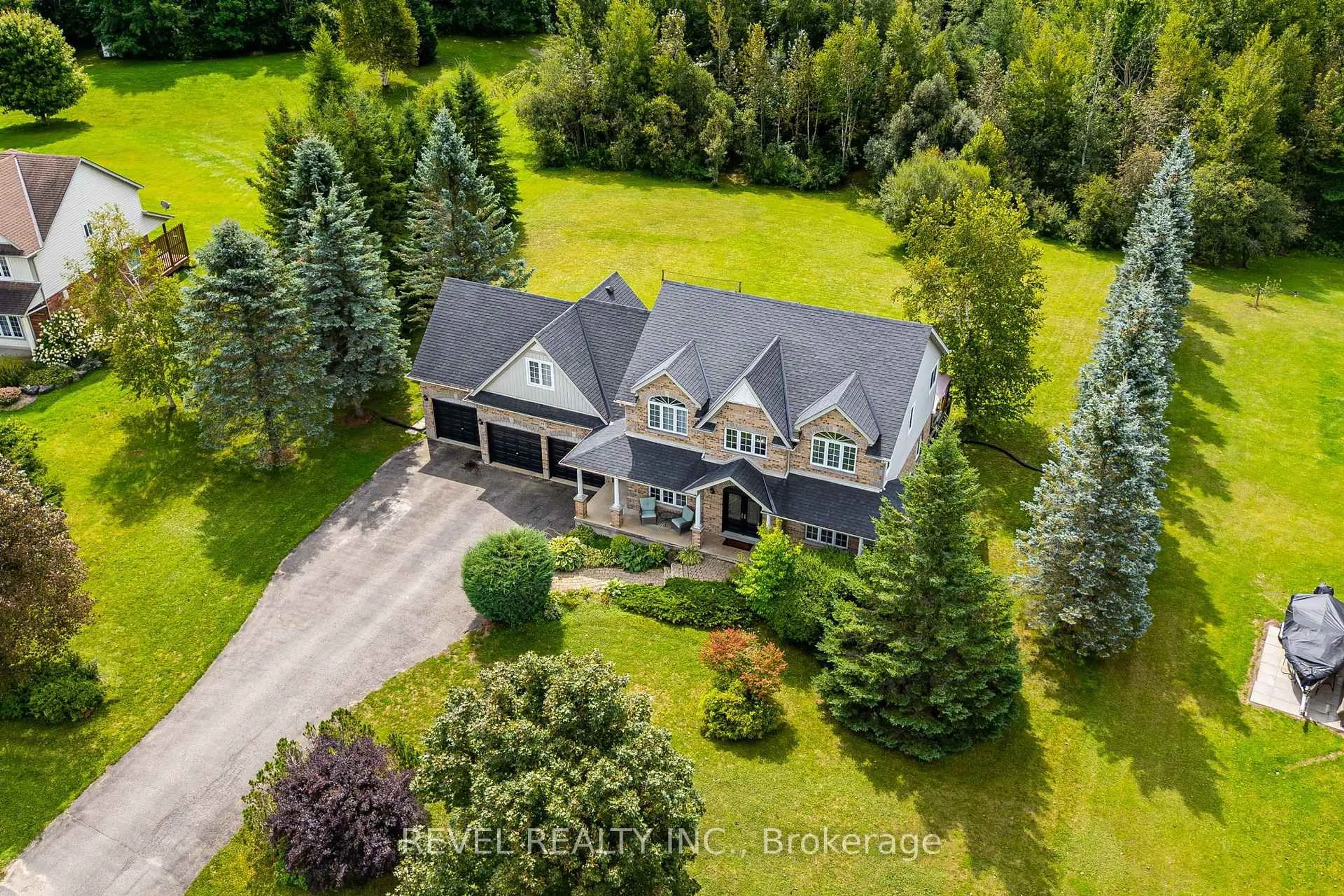 A pic from outside/outdoor area/front of a property/back of a property/a pic from drone, unknown for 14 Devonleigh Dr, Amaranth Ontario L9V 3J3