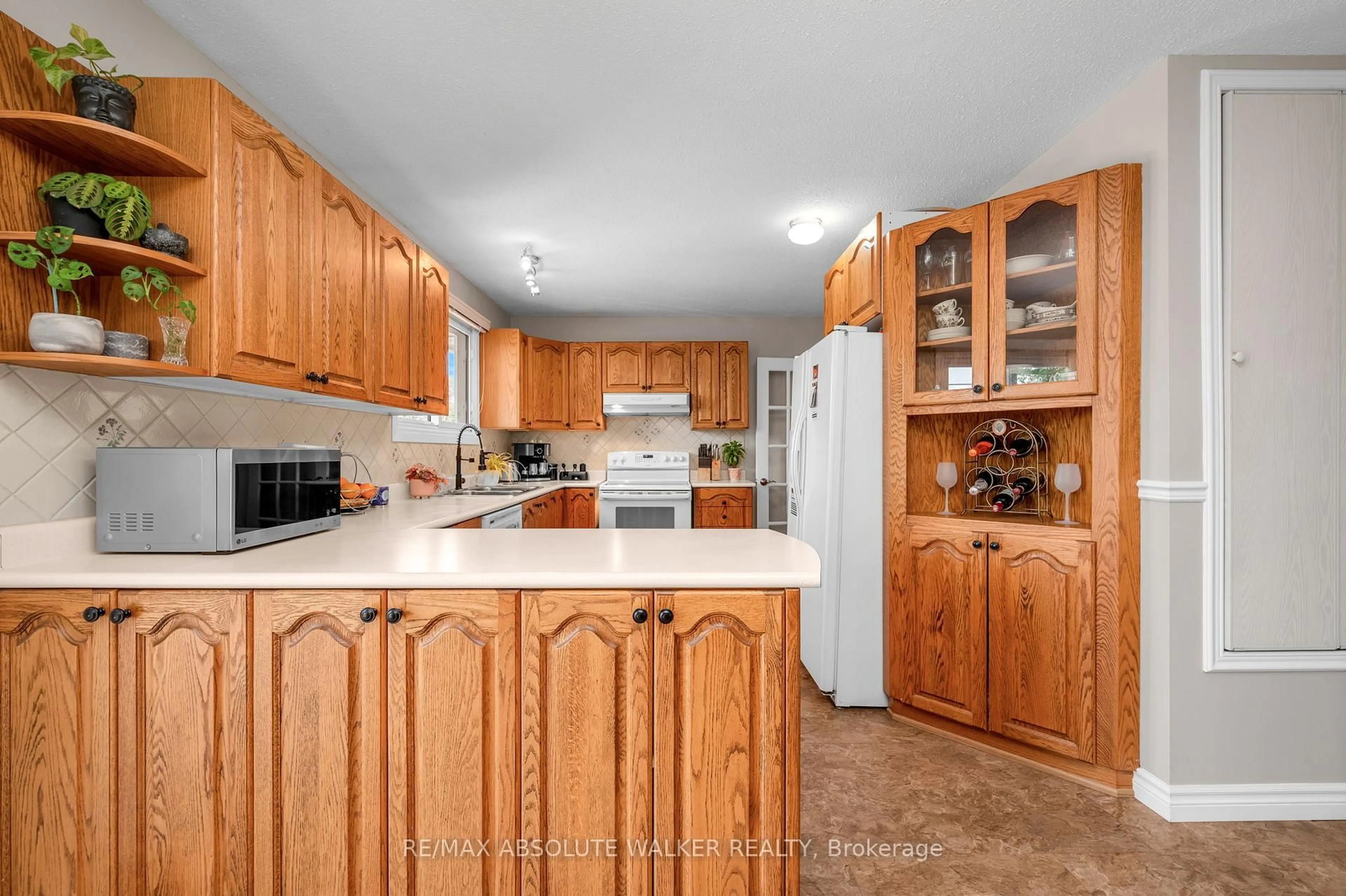 Standard kitchen, unknown for 337 Roxdale Ave, Ottawa Ontario K1E 1T9