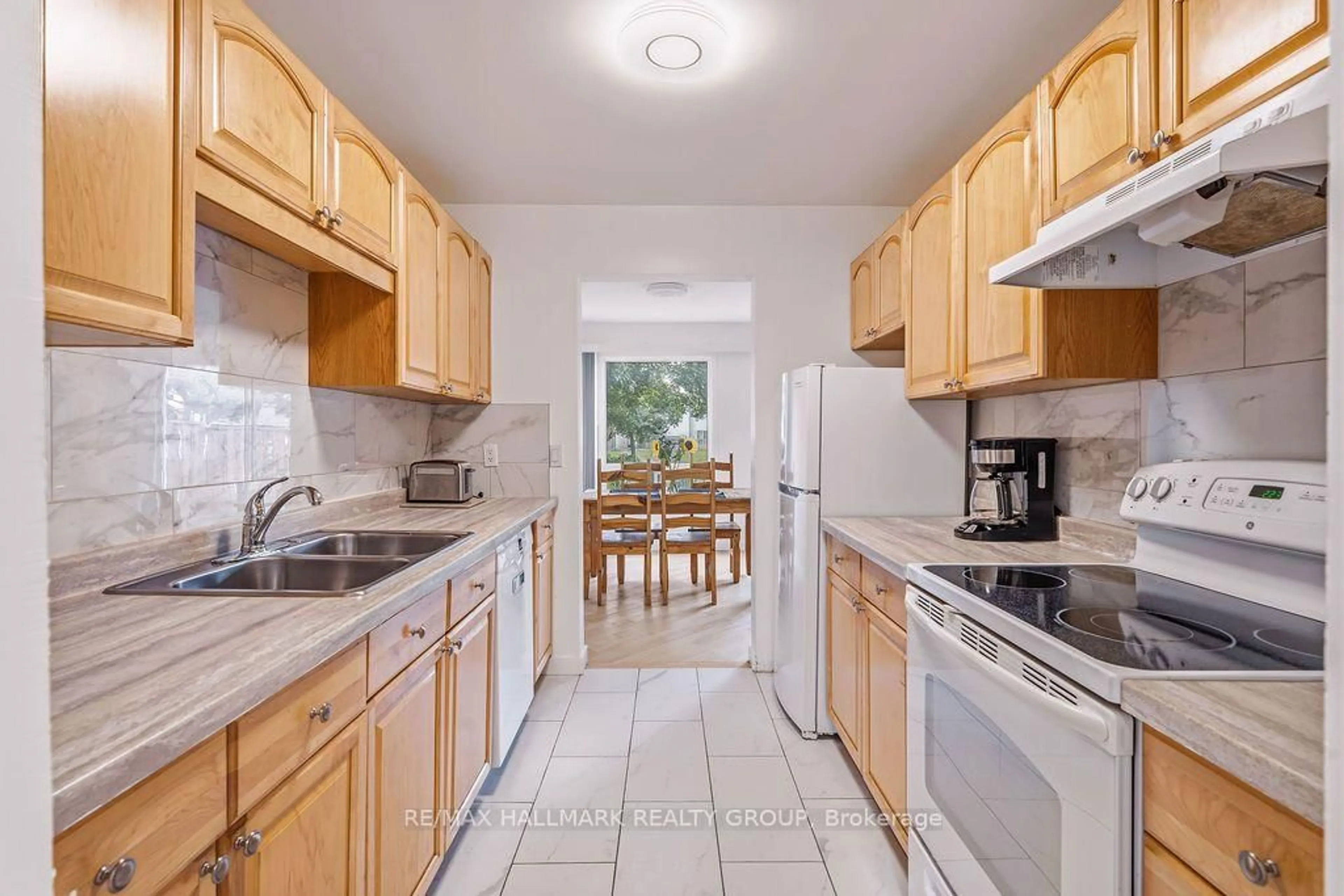 Standard kitchen, ceramic/tile floor for 74 Welsh Private #64, Ottawa Ontario K1G 4Y1