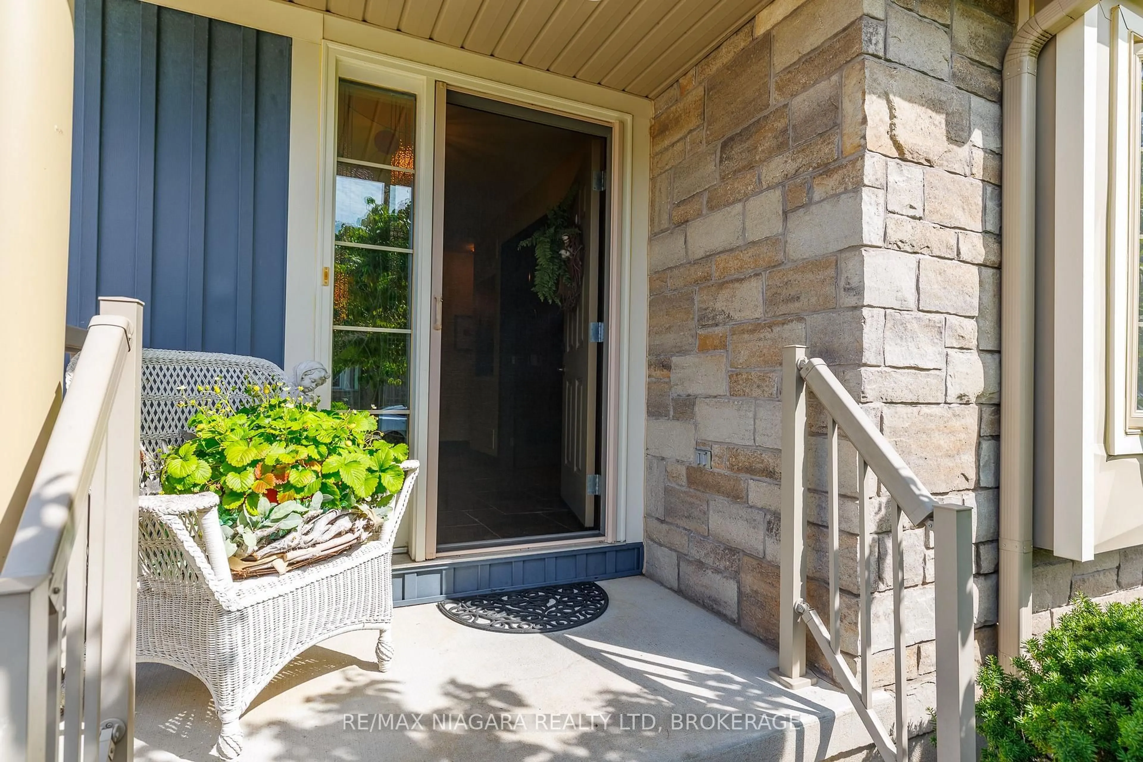 Indoor entryway for 310 Ridge Rd #10, Fort Erie Ontario L0S 1N0