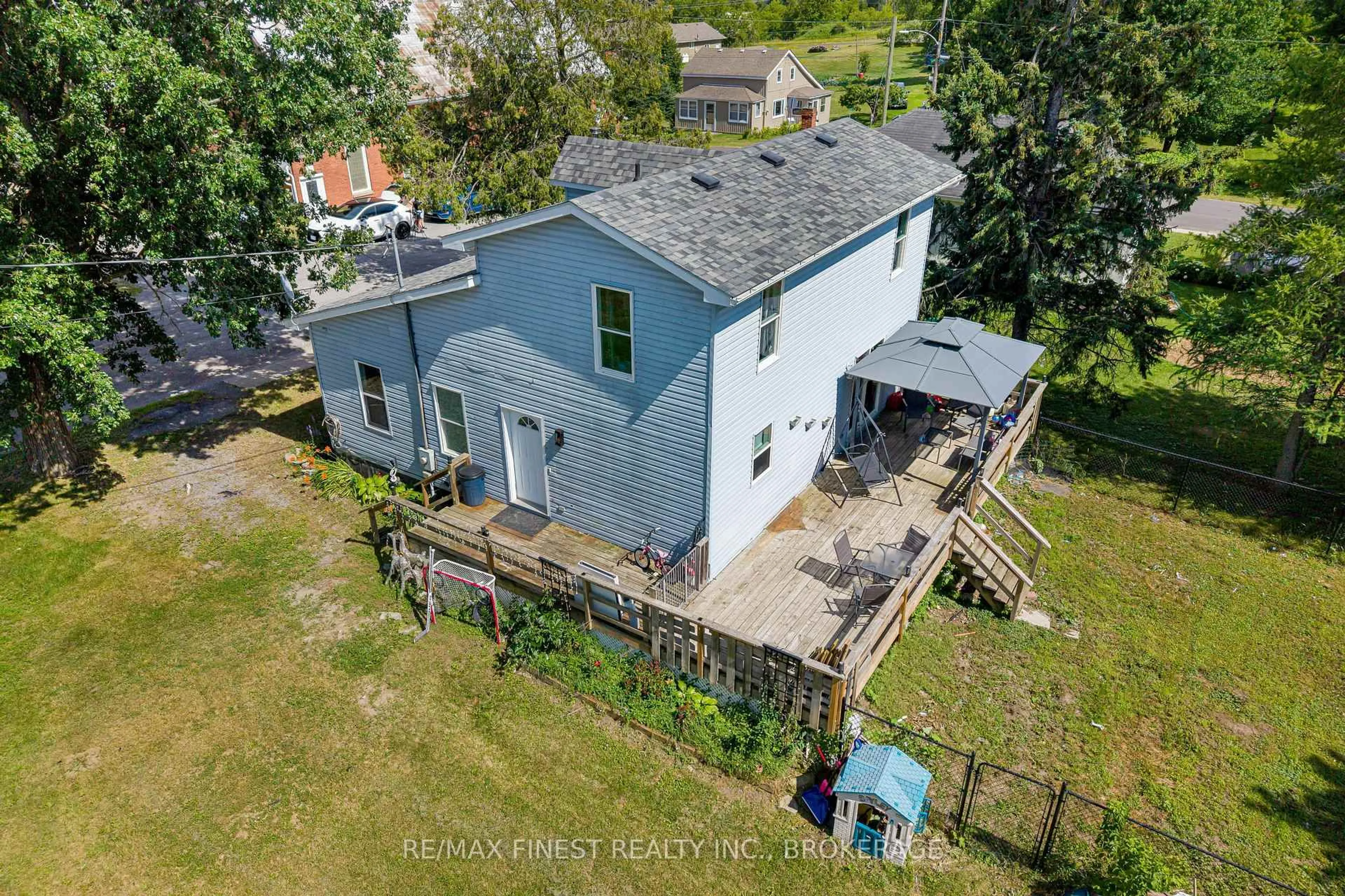 A pic from outside/outdoor area/front of a property/back of a property/a pic from drone, building for 1 Neely St, Tamworth Ontario K0K 3G0