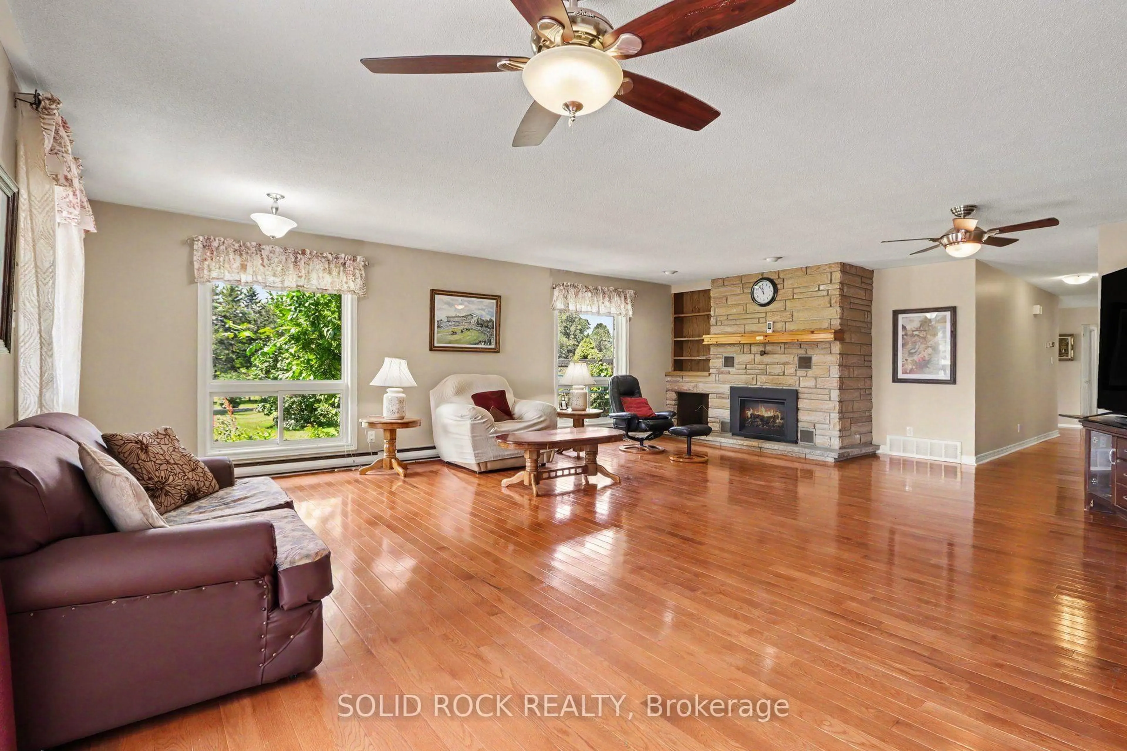 Living room with furniture, unknown for 220 Highfield Cres, Carleton Place Ontario K7C 3P2