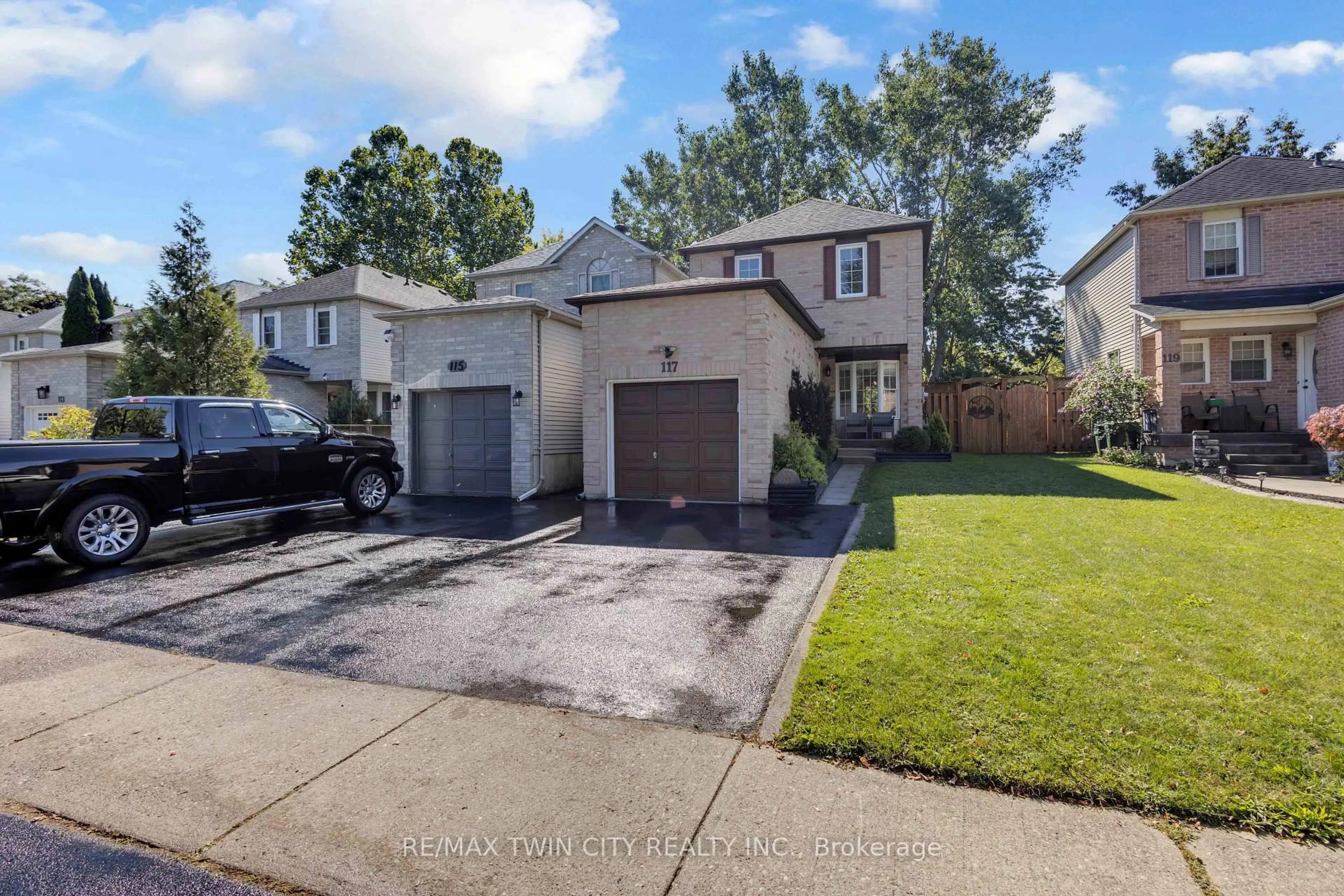 A pic from outside/outdoor area/front of a property/back of a property/a pic from drone, street for 117 D'aubigny Rd, Brantford Ontario N3T 6J4