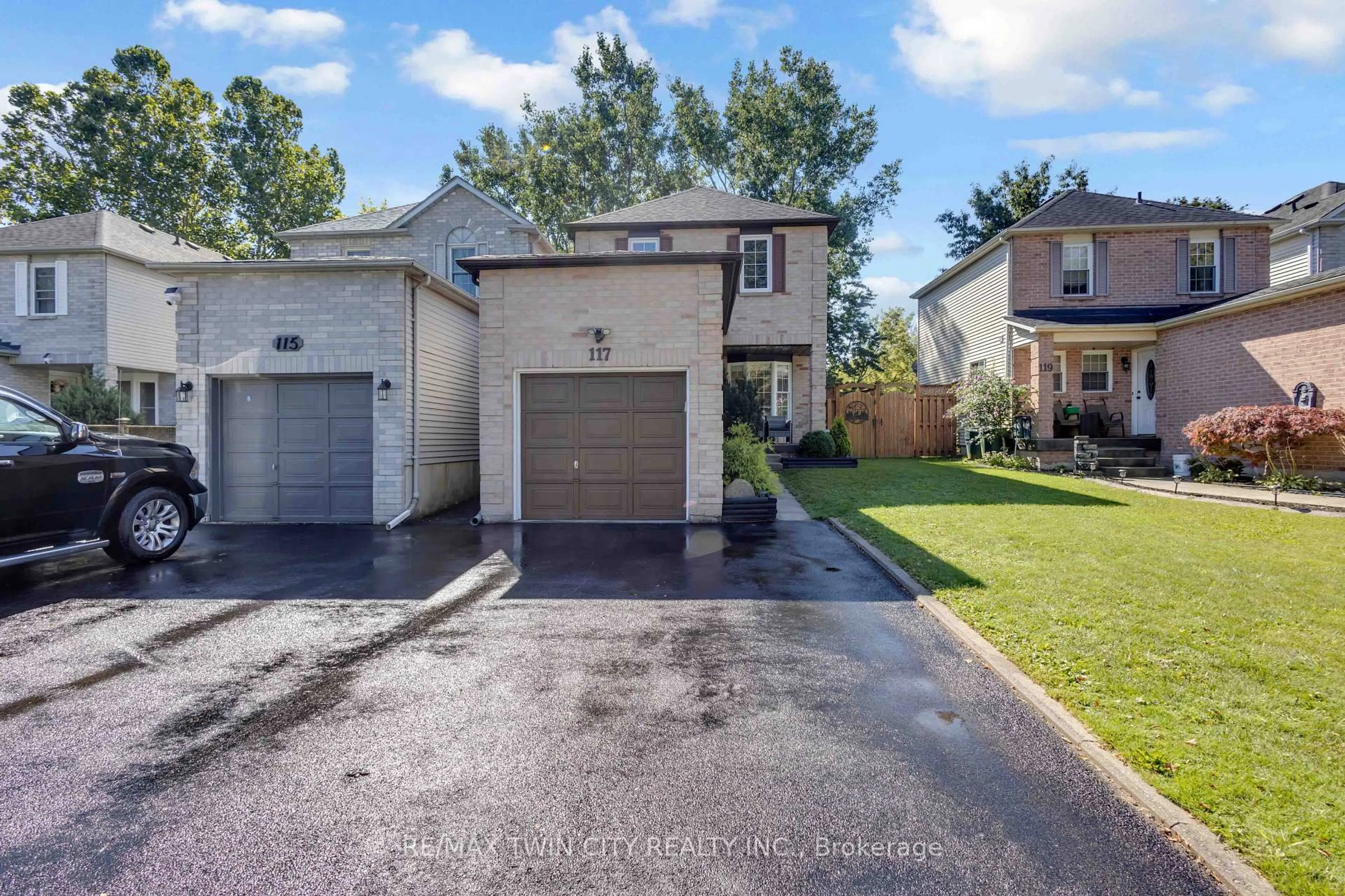 A pic from outside/outdoor area/front of a property/back of a property/a pic from drone, street for 117 D'aubigny Rd, Brantford Ontario N3T 6J4