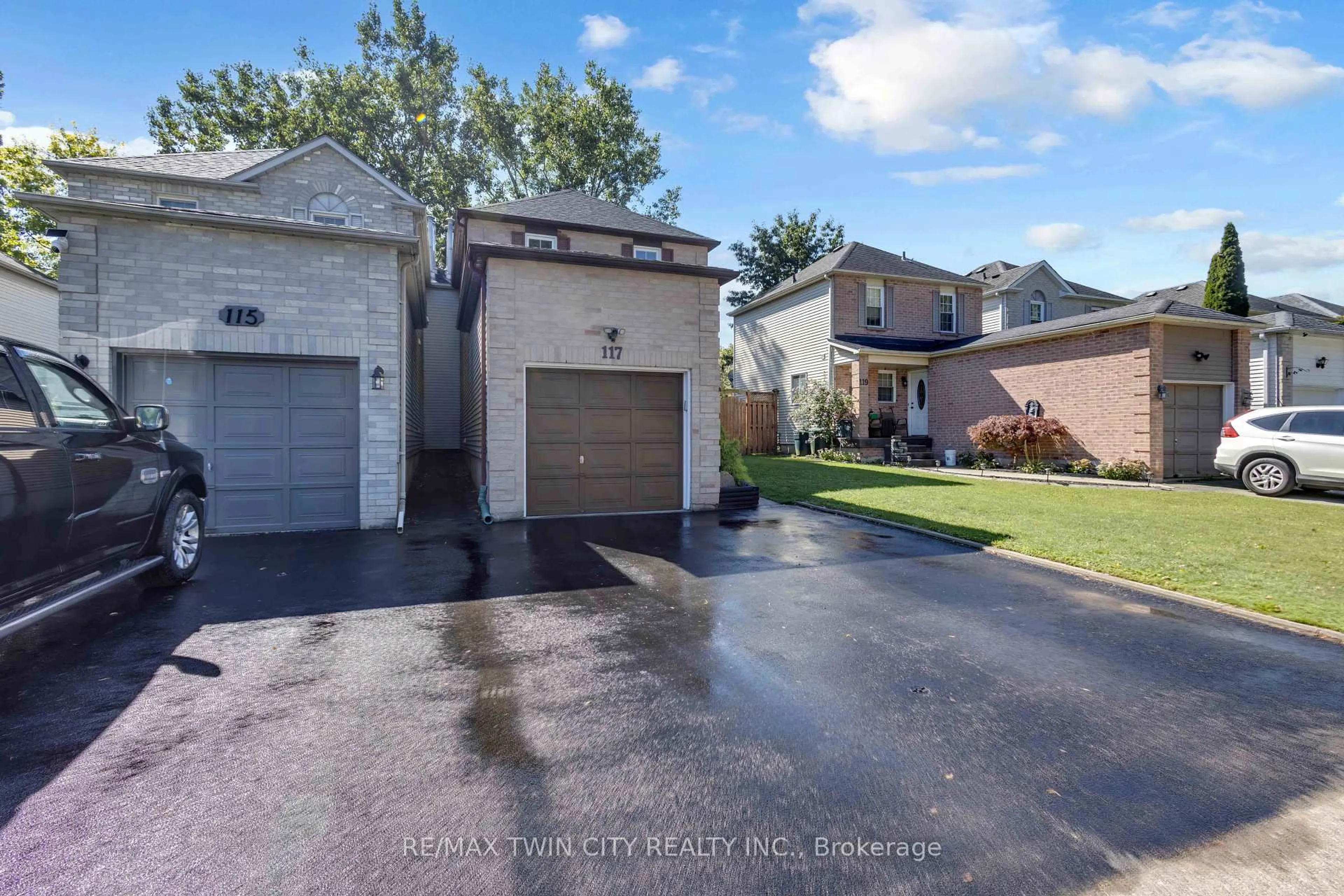 A pic from outside/outdoor area/front of a property/back of a property/a pic from drone, street for 117 D'aubigny Rd, Brantford Ontario N3T 6J4
