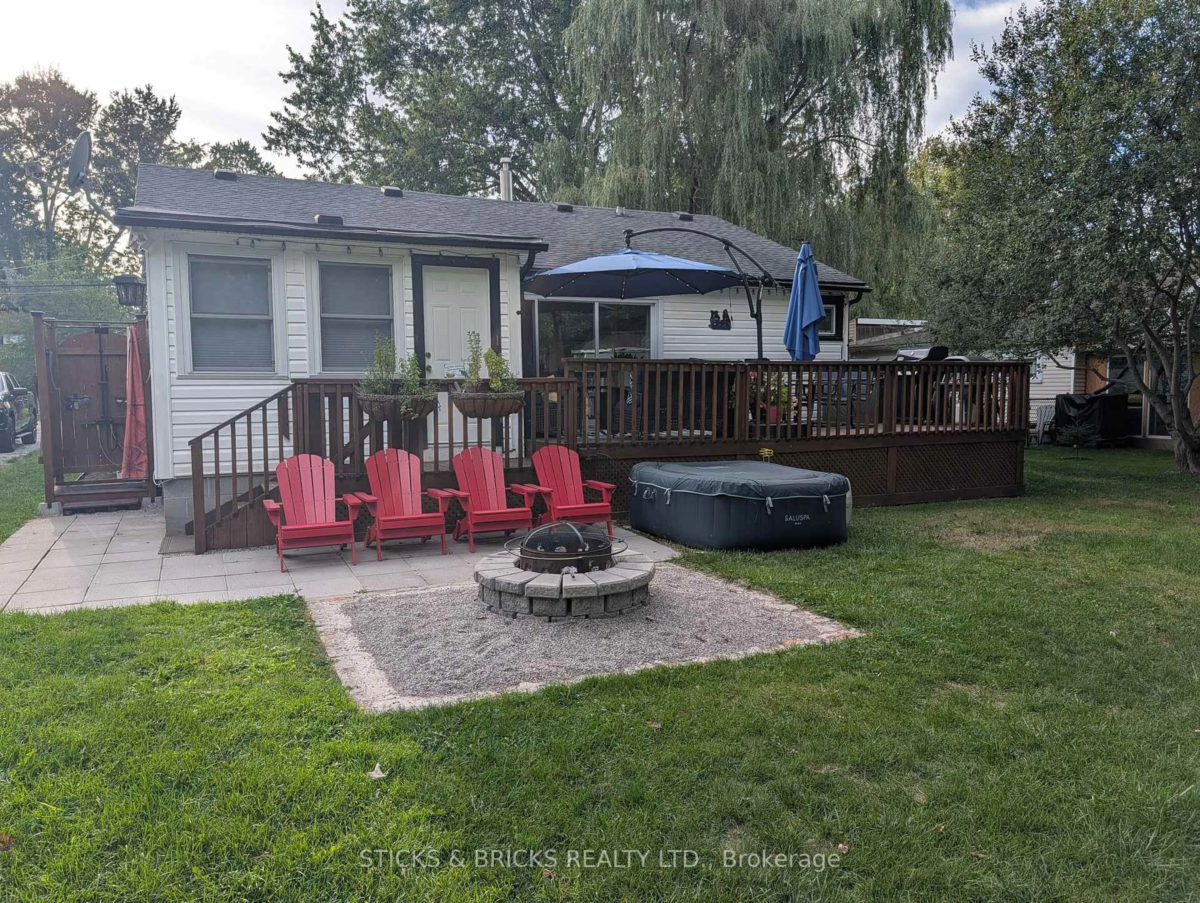 Patio, unknown for 625 Silver Bay Rd, Port Colborne Ontario L3K 5V3