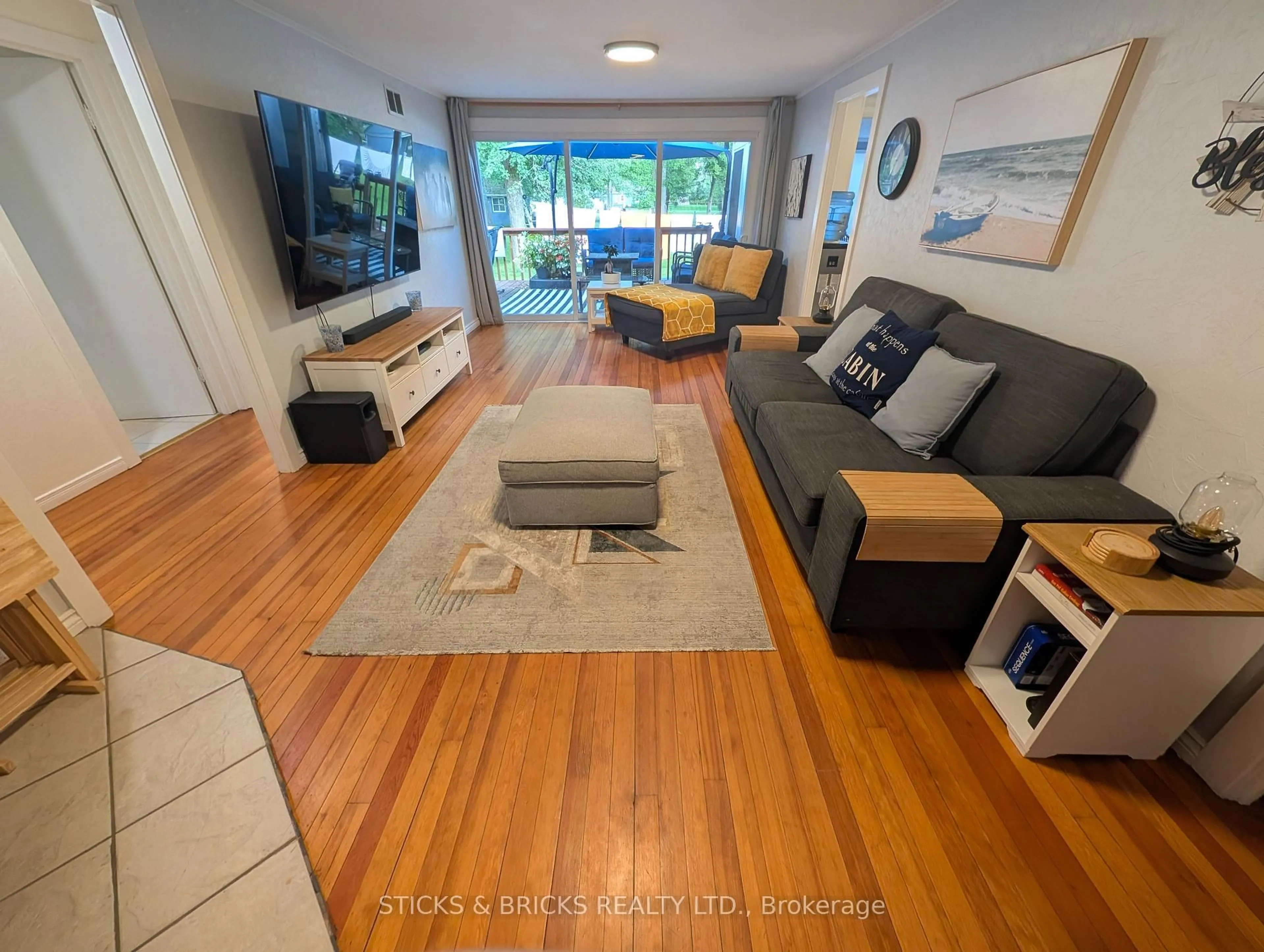 Living room with furniture, unknown for 625 Silver Bay Rd, Port Colborne Ontario L3K 5V3