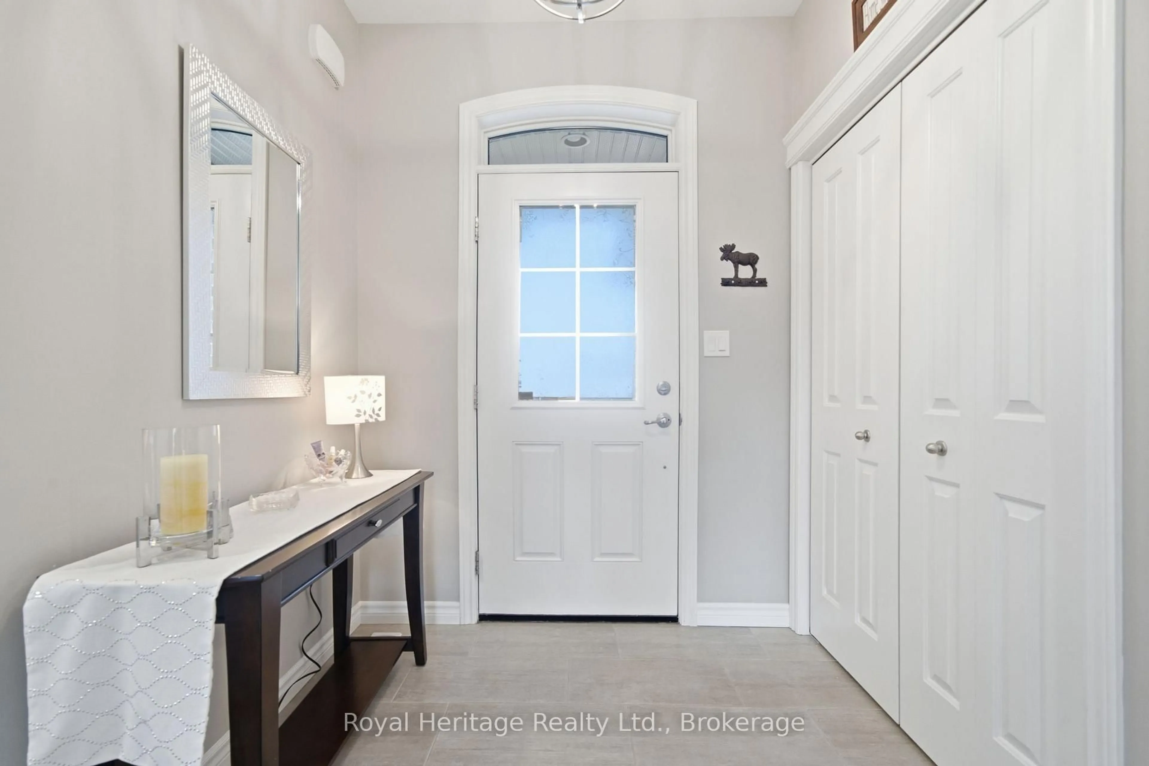 Indoor entryway for 46 Stonecrest Blvd, Quinte West Ontario K8V 0A4