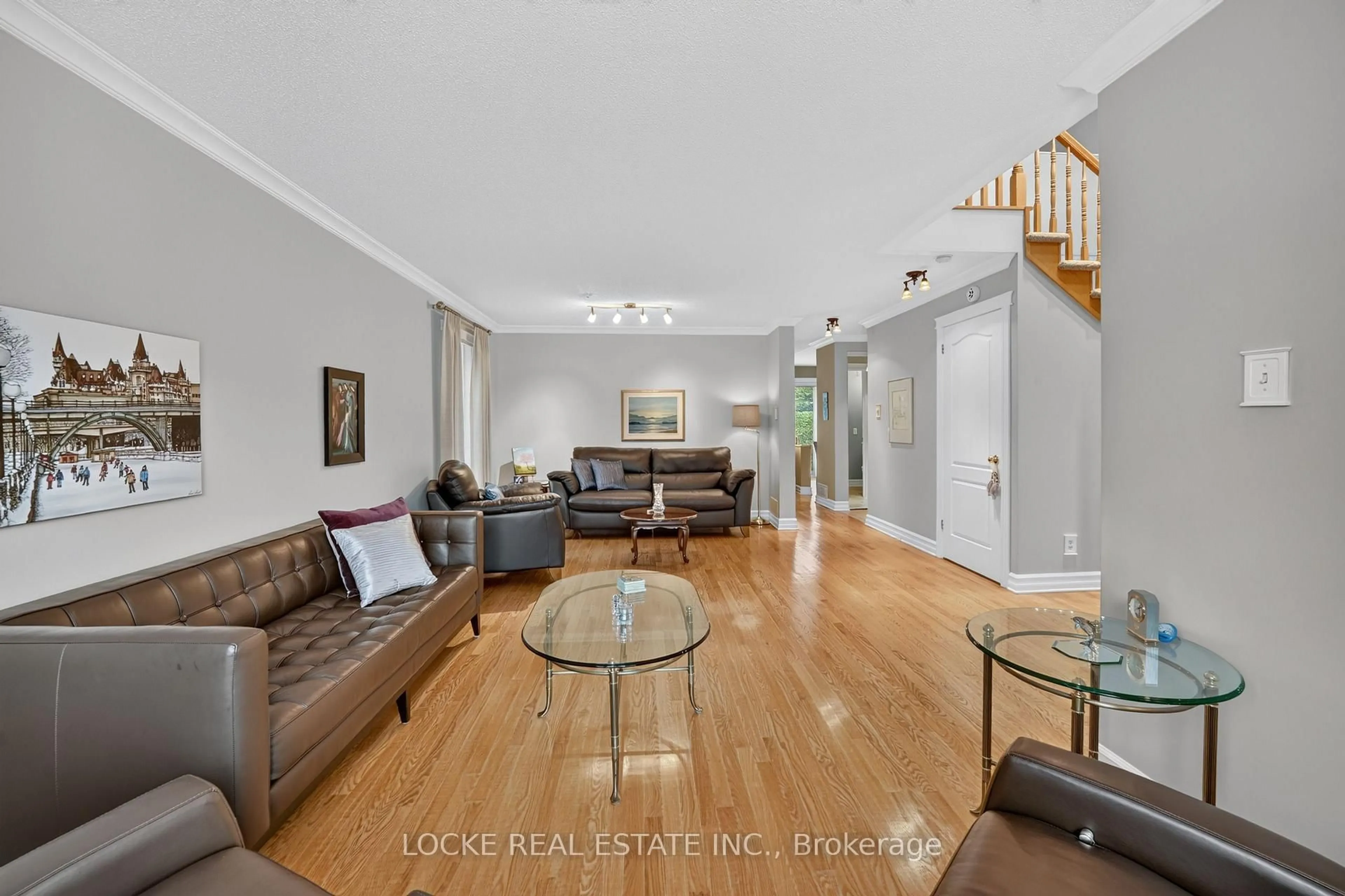 Living room with furniture, unknown for 5934 Gladewoods Pl, Ottawa Ontario K1W 1G5