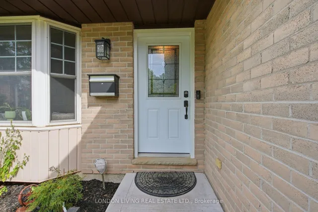704 Homeview Rd, London South 4