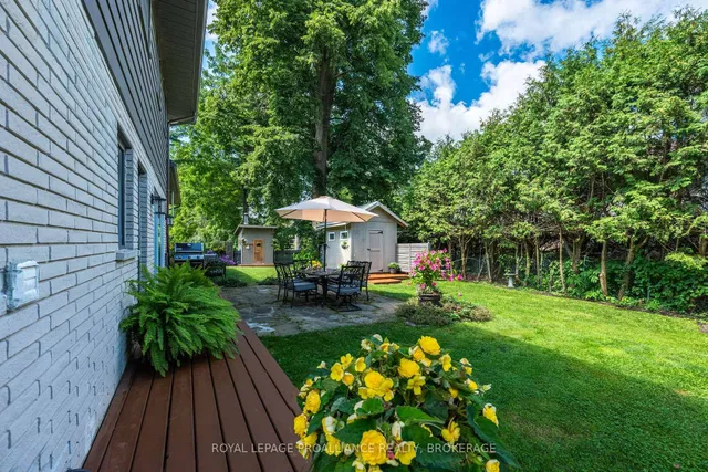 330 Elmwood Dr, Gananoque 5