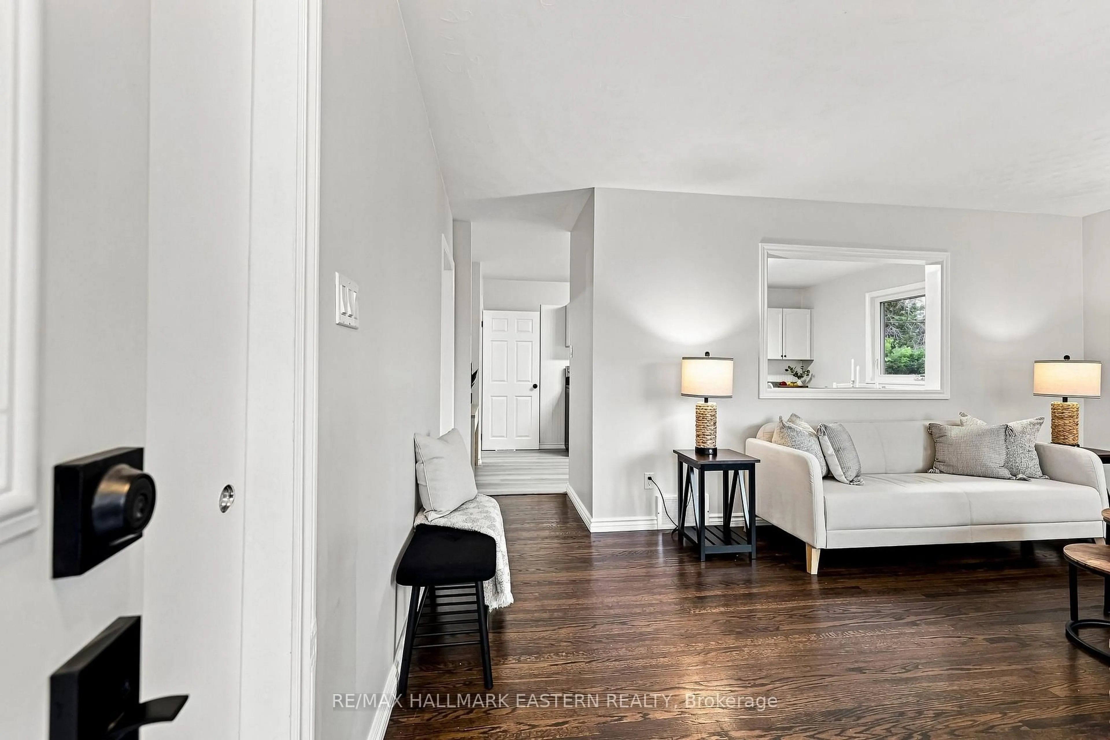 Indoor entryway for 22 Kingdon Ave, Selwyn Ontario K0L 2H0