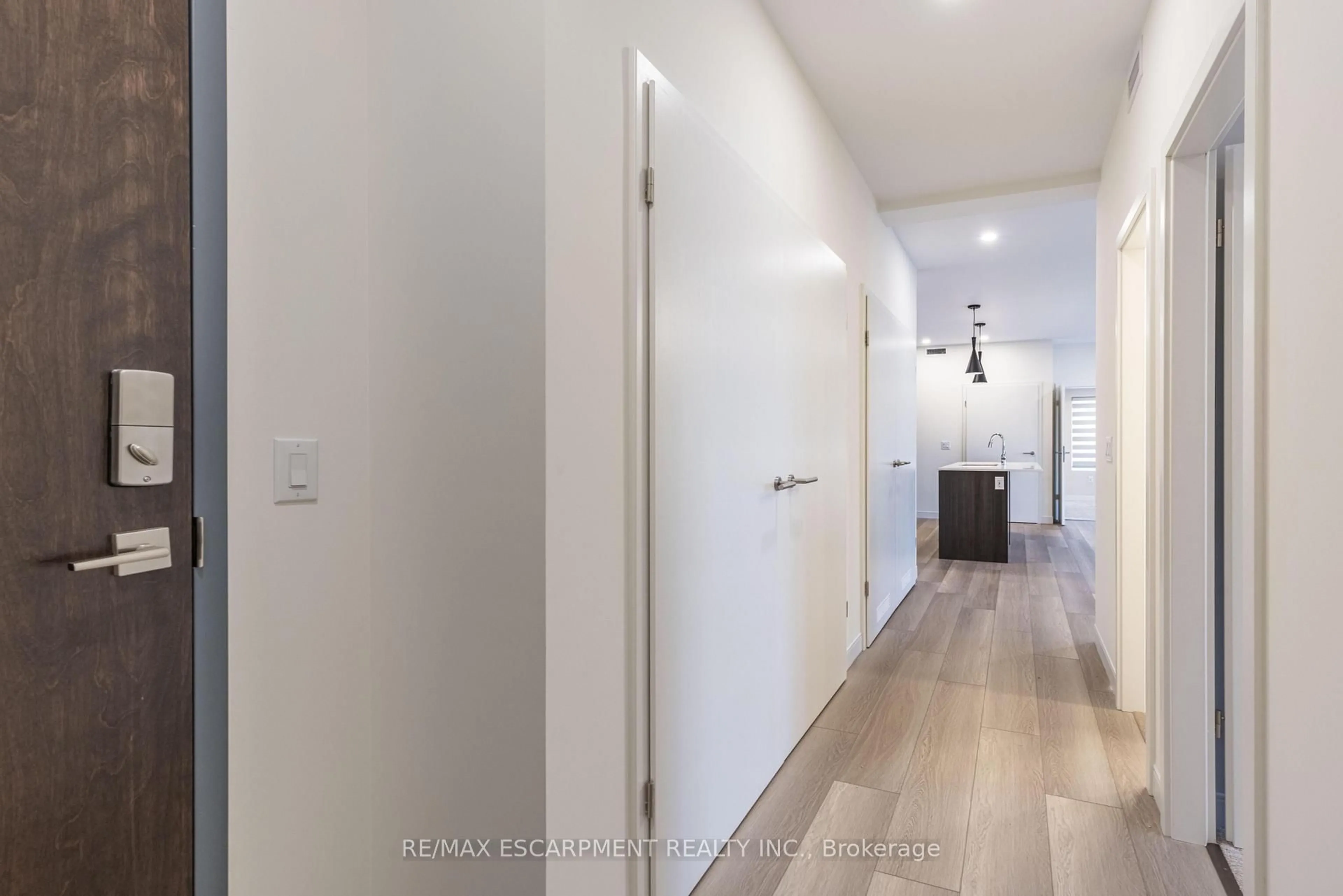 Indoor entryway for 123 Lincoln St #107, Welland Ontario L3C 0L3