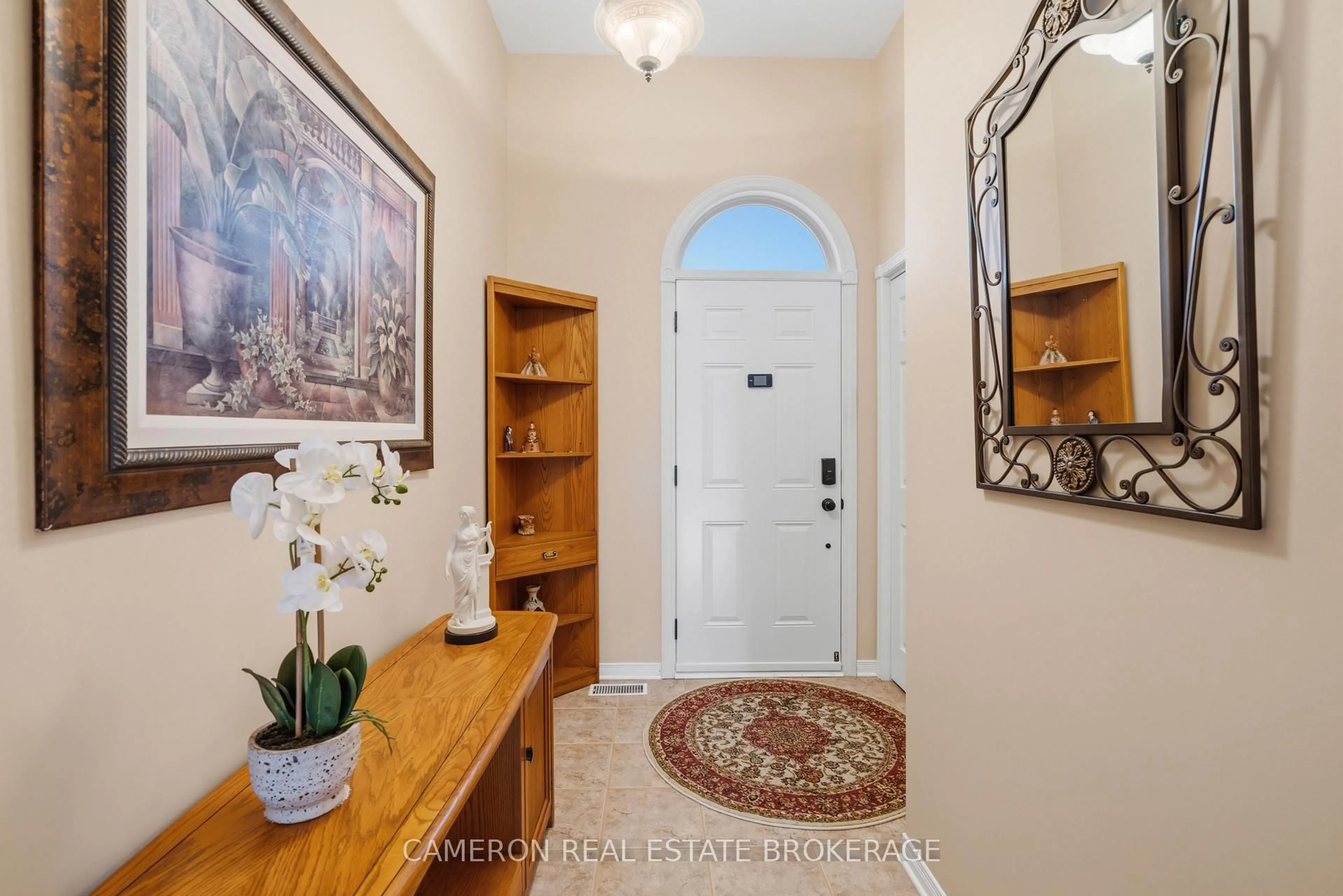 Indoor entryway for 2061 Concorde Ave, Cornwall Ontario K6H 7K6