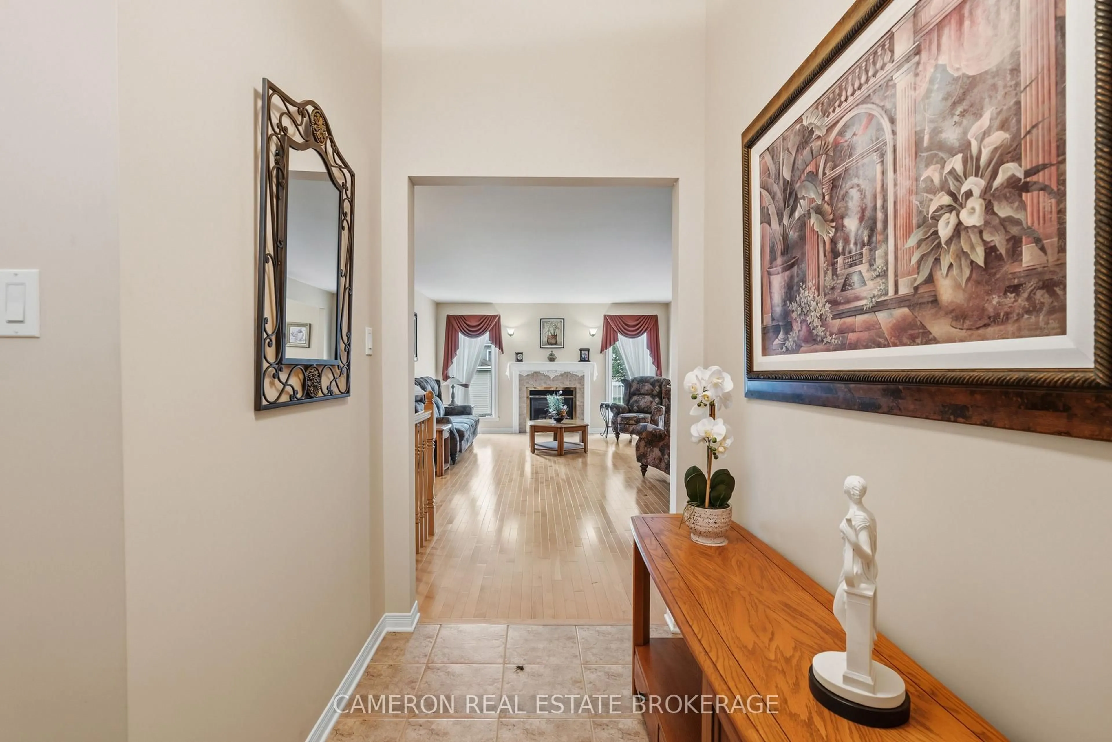 Indoor foyer for 2061 Concorde Ave, Cornwall Ontario K6H 7K6