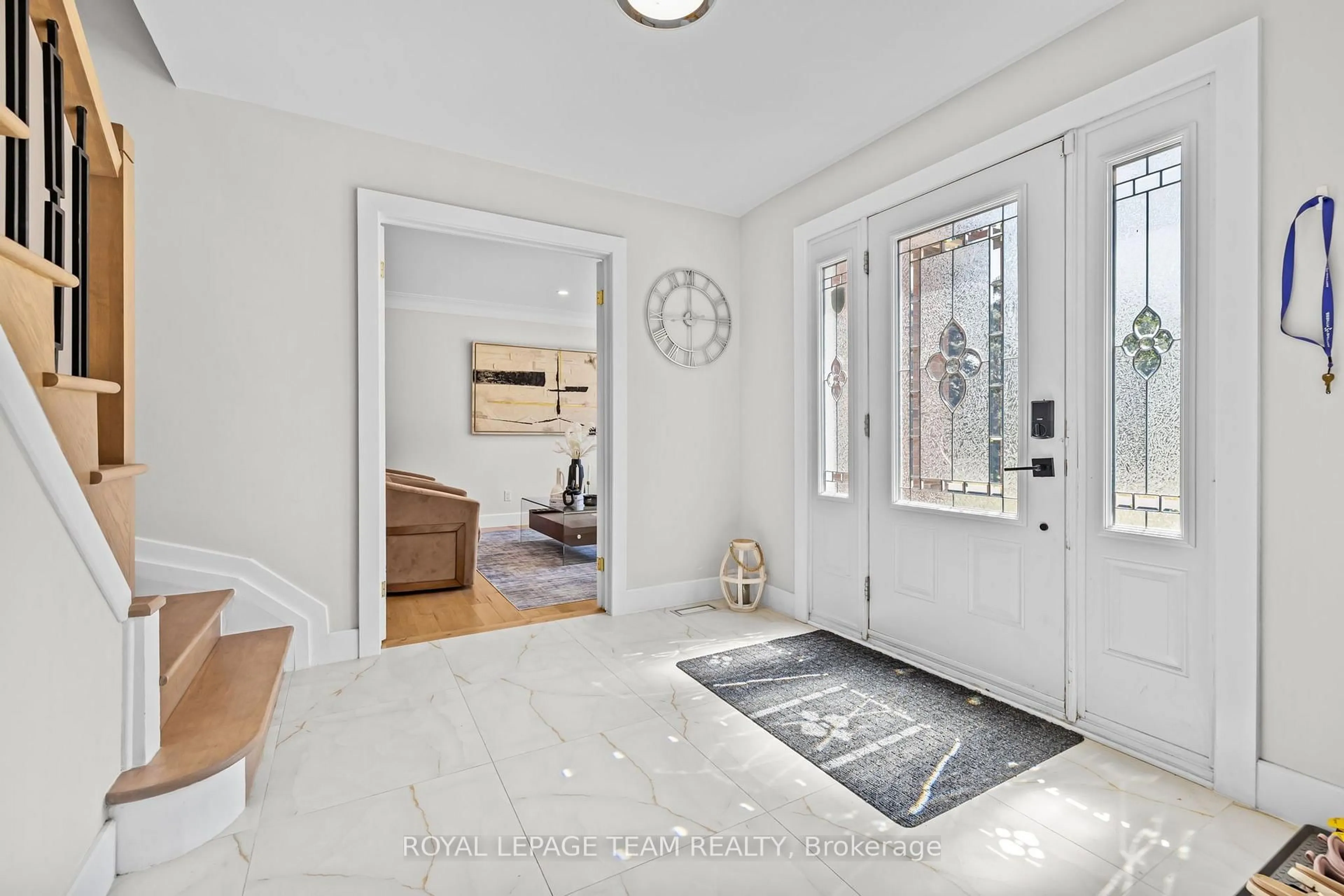 Indoor entryway for 1288 Plante Dr, Ottawa Ontario K1V 9G2