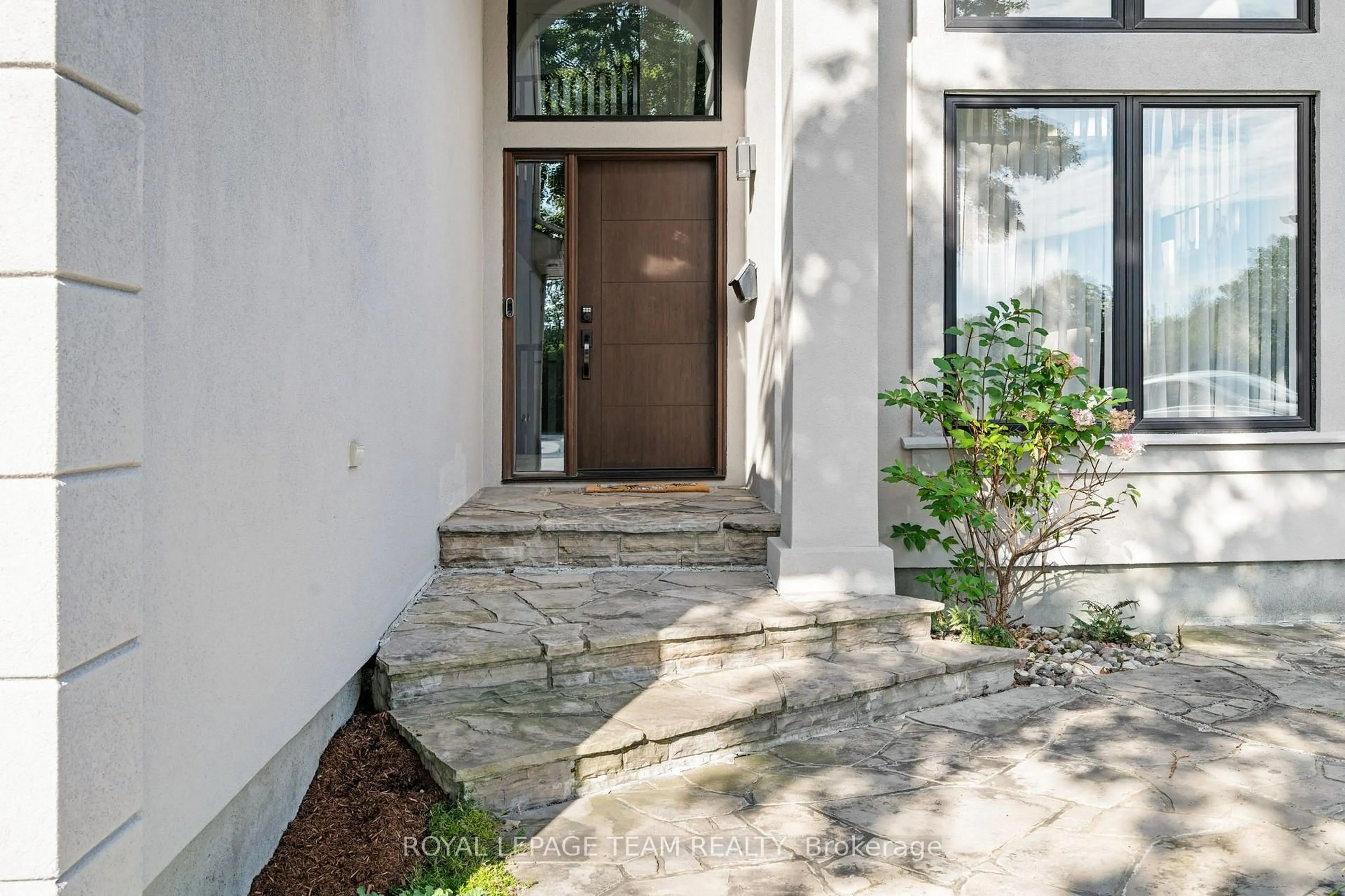 Indoor entryway for 55 Witherspoon Cres, Ottawa Ontario K2K 3L7