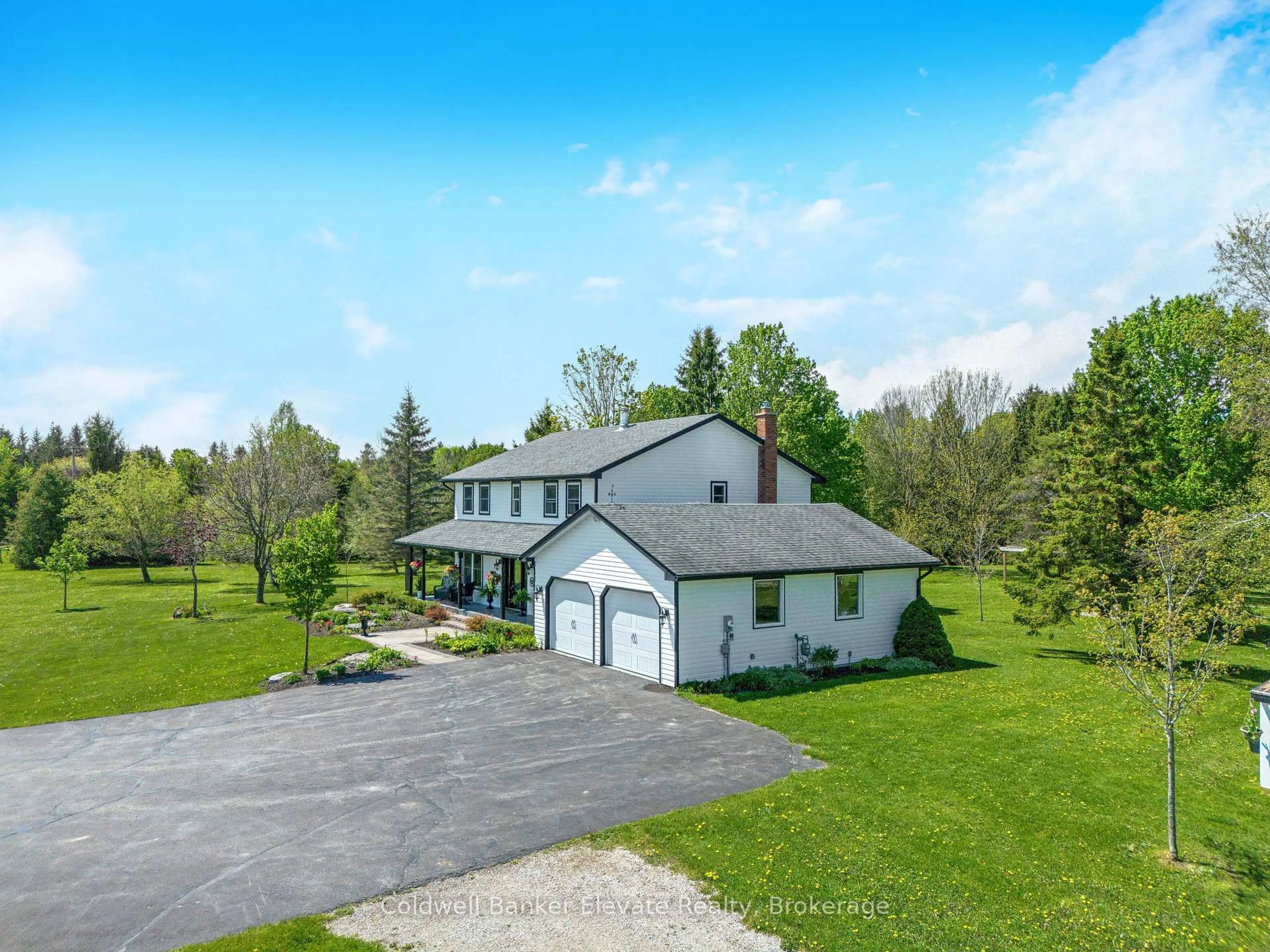 A pic from outside/outdoor area/front of a property/back of a property/a pic from drone, unknown for 213136 10th Line, Amaranth Ontario L9W 0G4