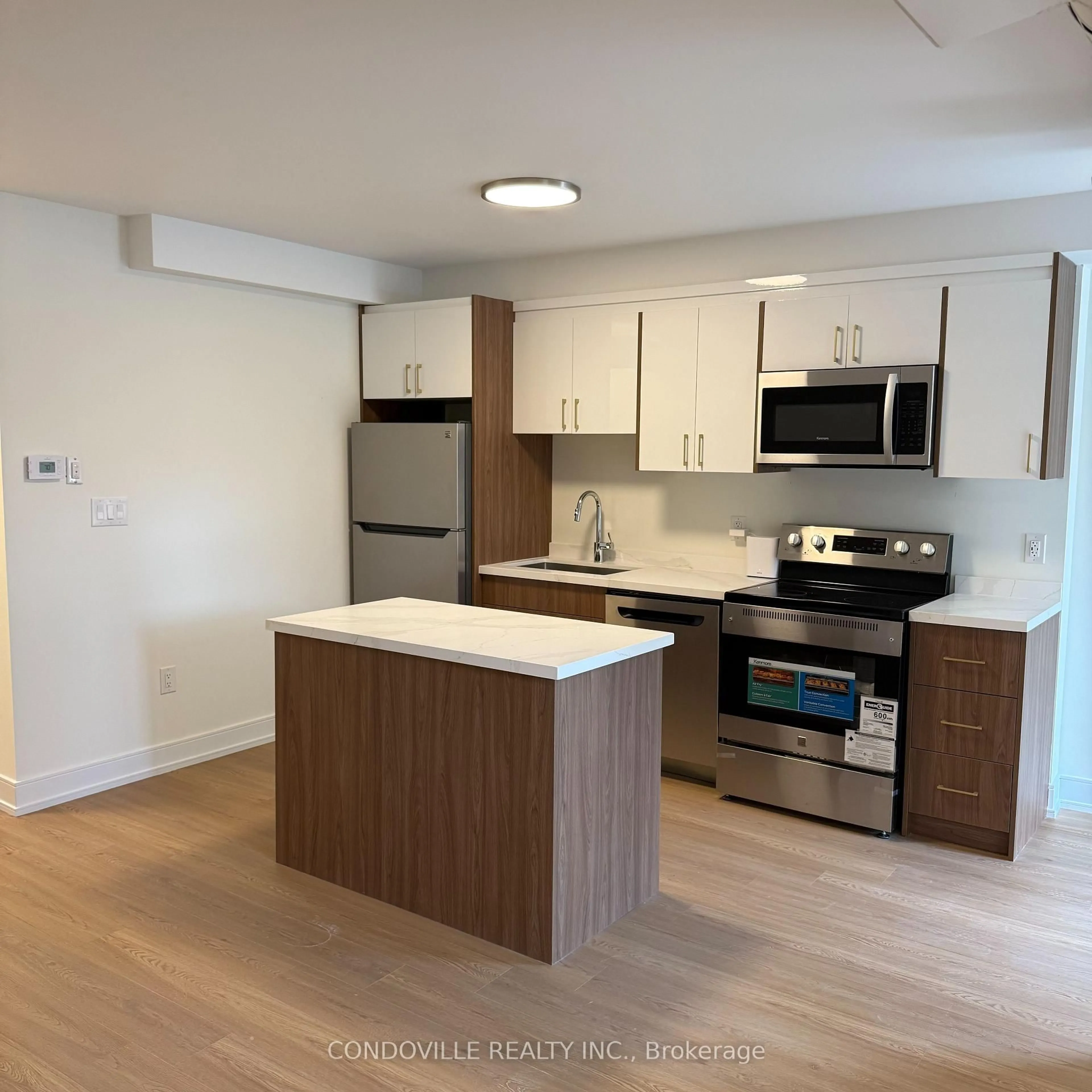 Standard kitchen, unknown for 854 Doon Village Rd #3, Kitchener Ontario N2P 1A3