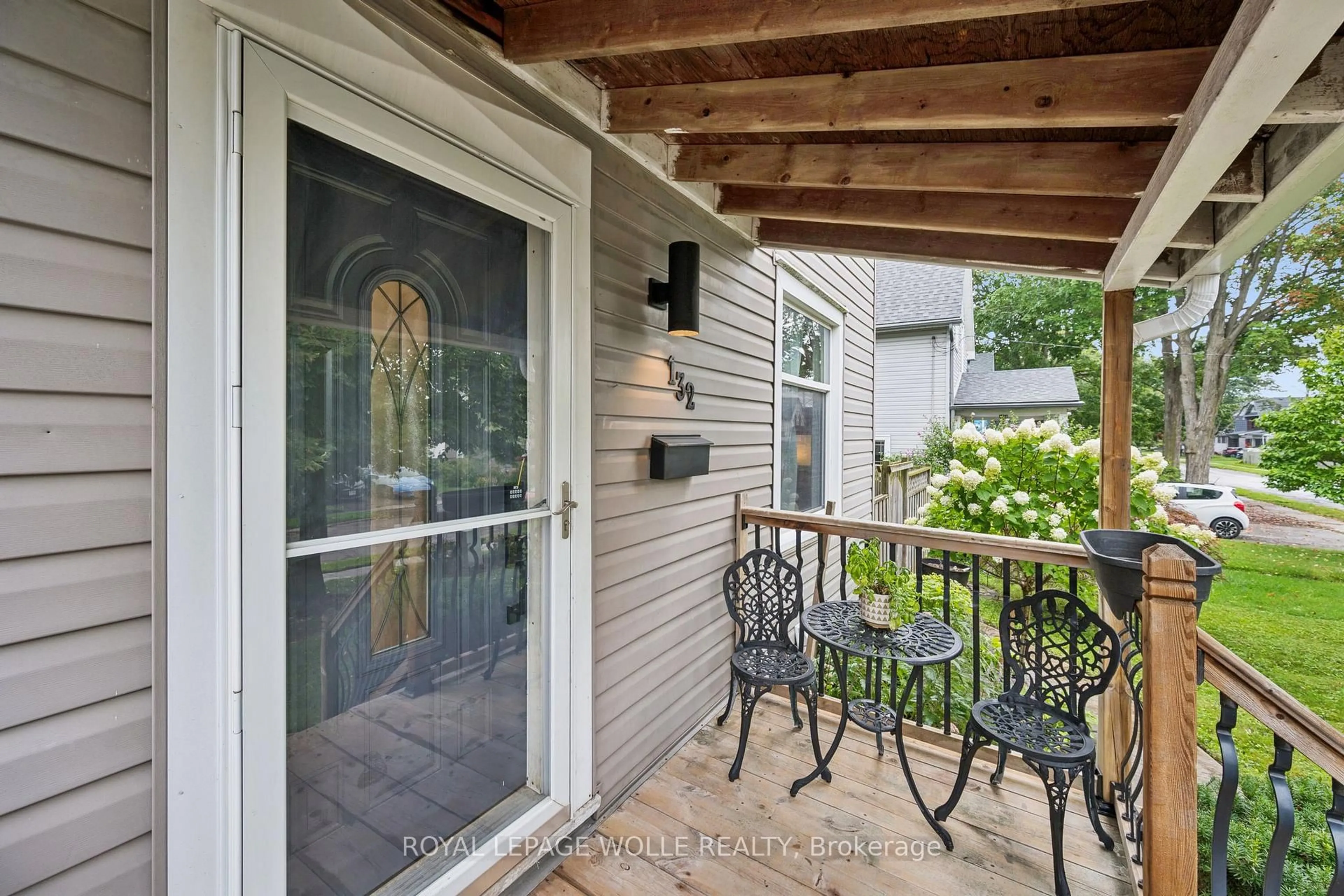 Patio, street for 132 Perth St, Stratford Ontario N5A 3Y2