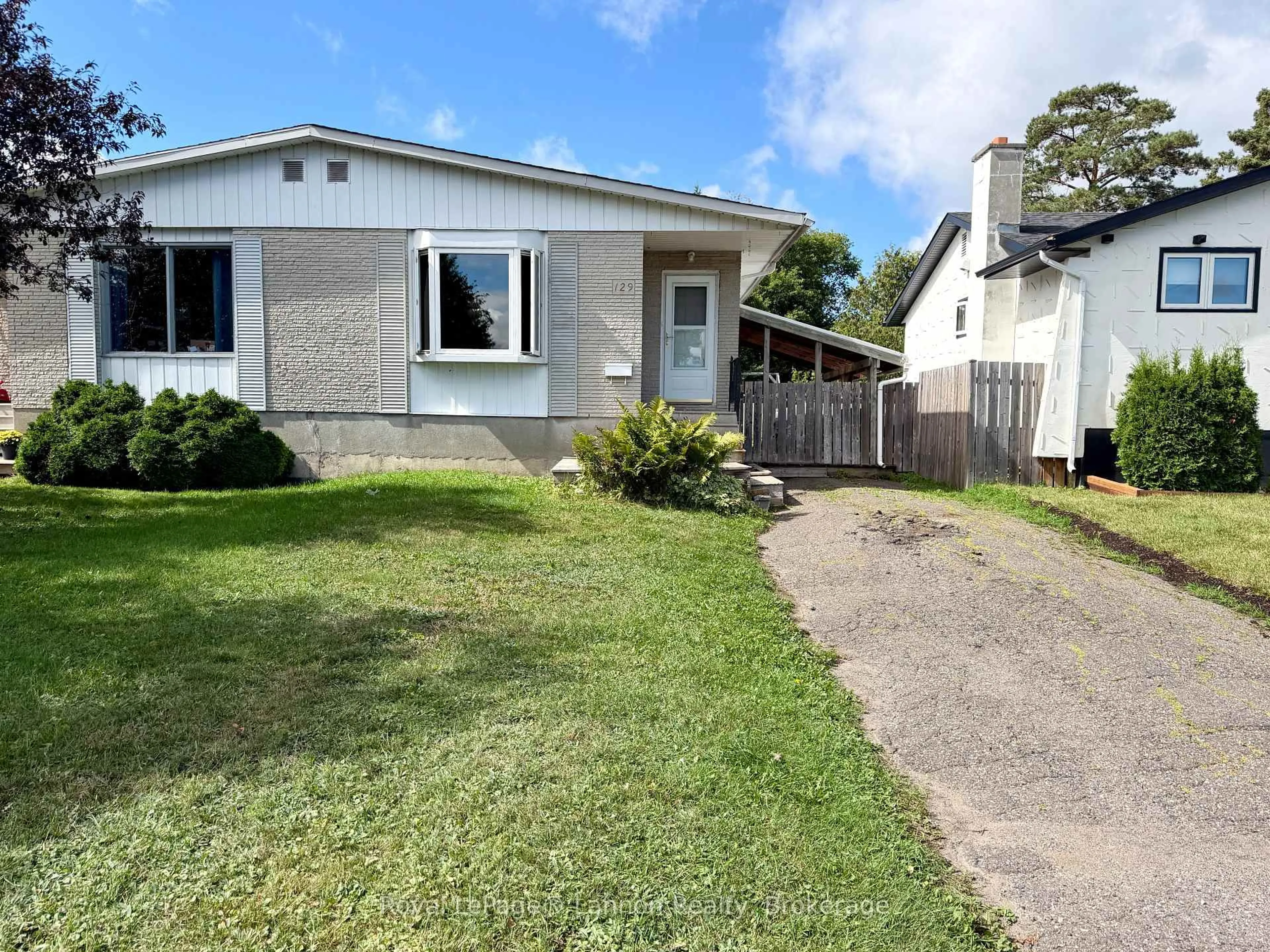 A pic from outside/outdoor area/front of a property/back of a property/a pic from drone, street for 129 Sherbrooke St, Thunder Bay Ontario P7C 4R5