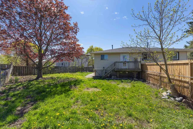 882 BEACONHILL Crt, Kingston 2