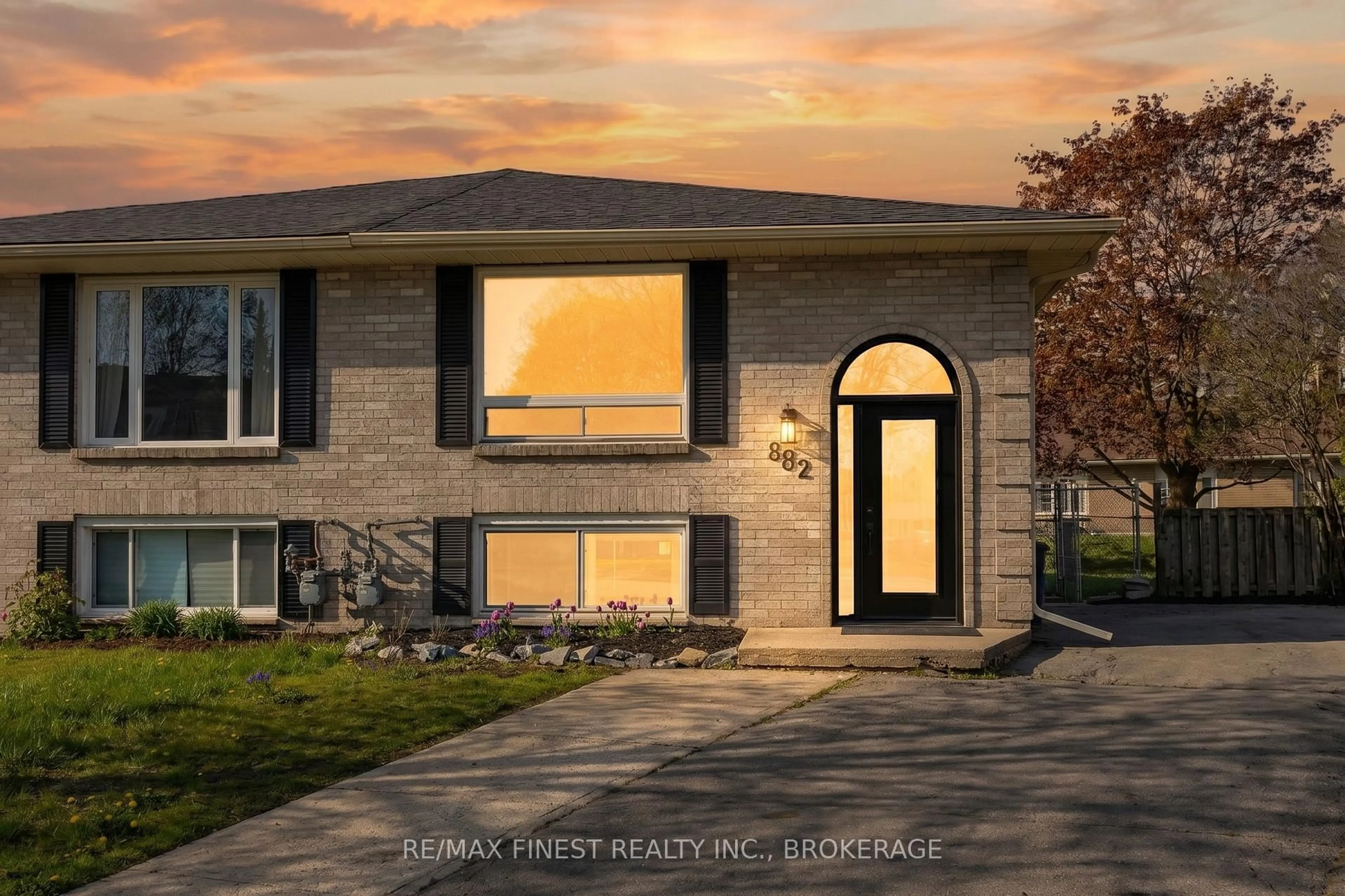 Unknown for 882 BEACONHILL Crt, Kingston Ontario K7P 2A9