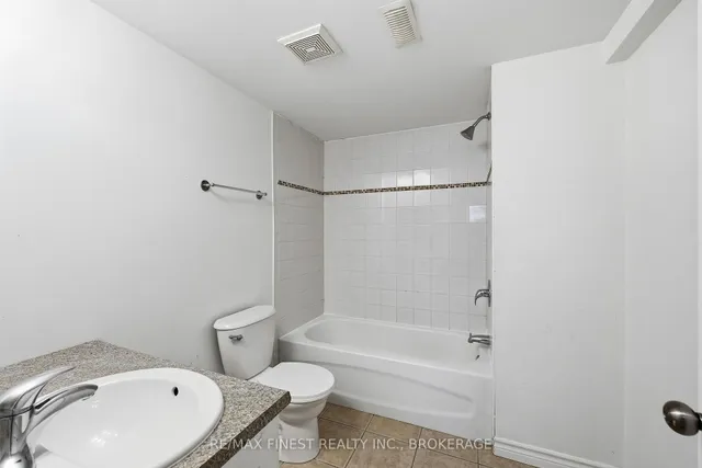 882 BEACONHILL Crt, Kingston 5