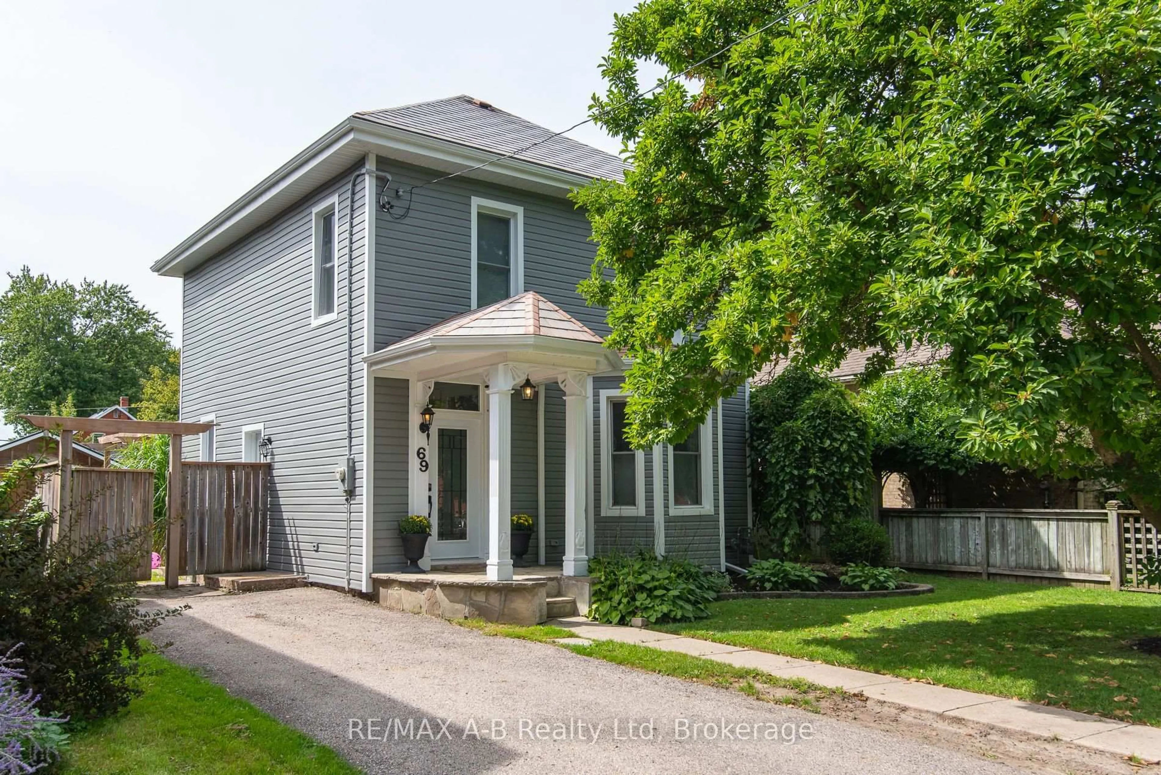 Unknown for 69 Louise St, Stratford Ontario N5A 2E3