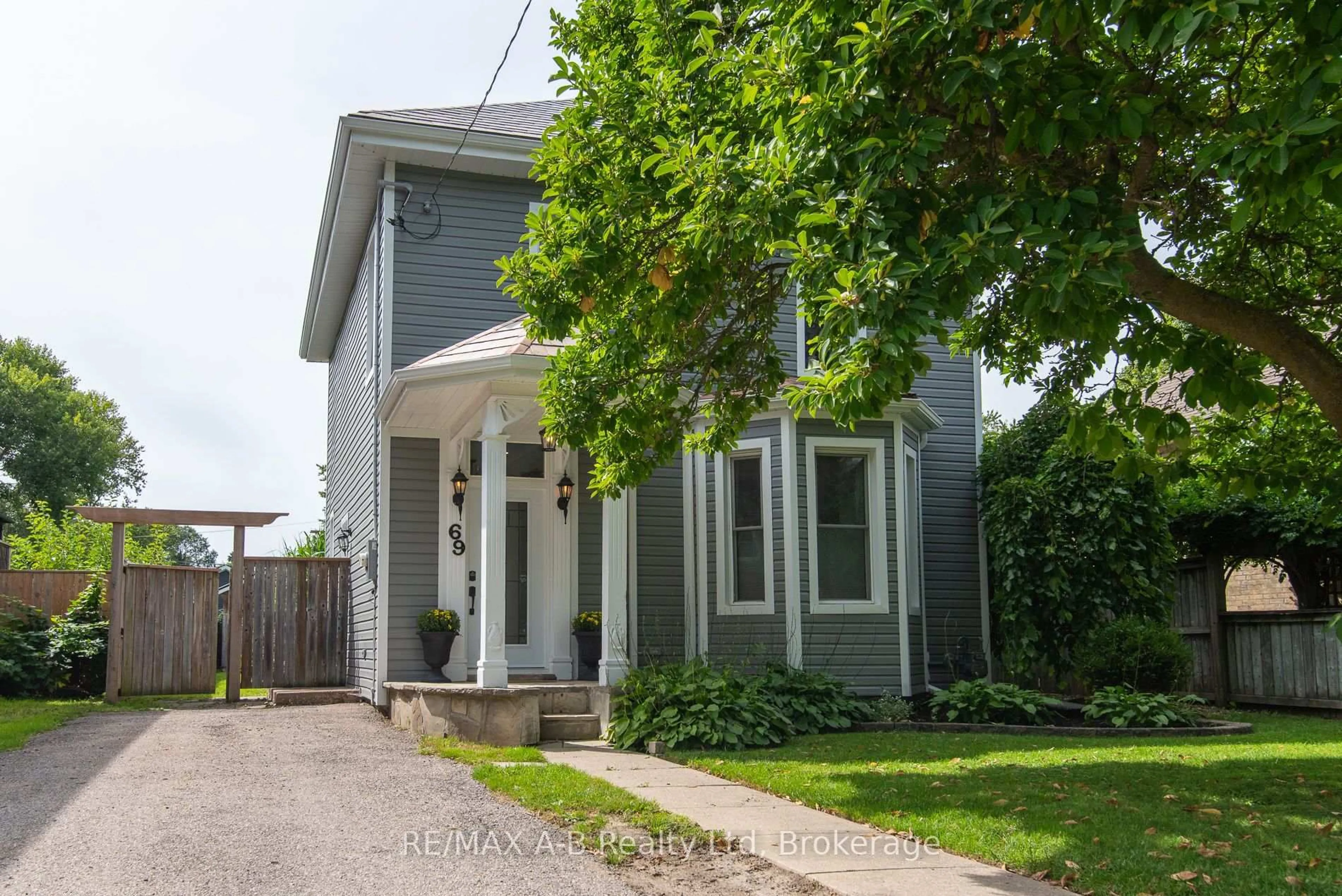 Unknown for 69 Louise St, Stratford Ontario N5A 2E3