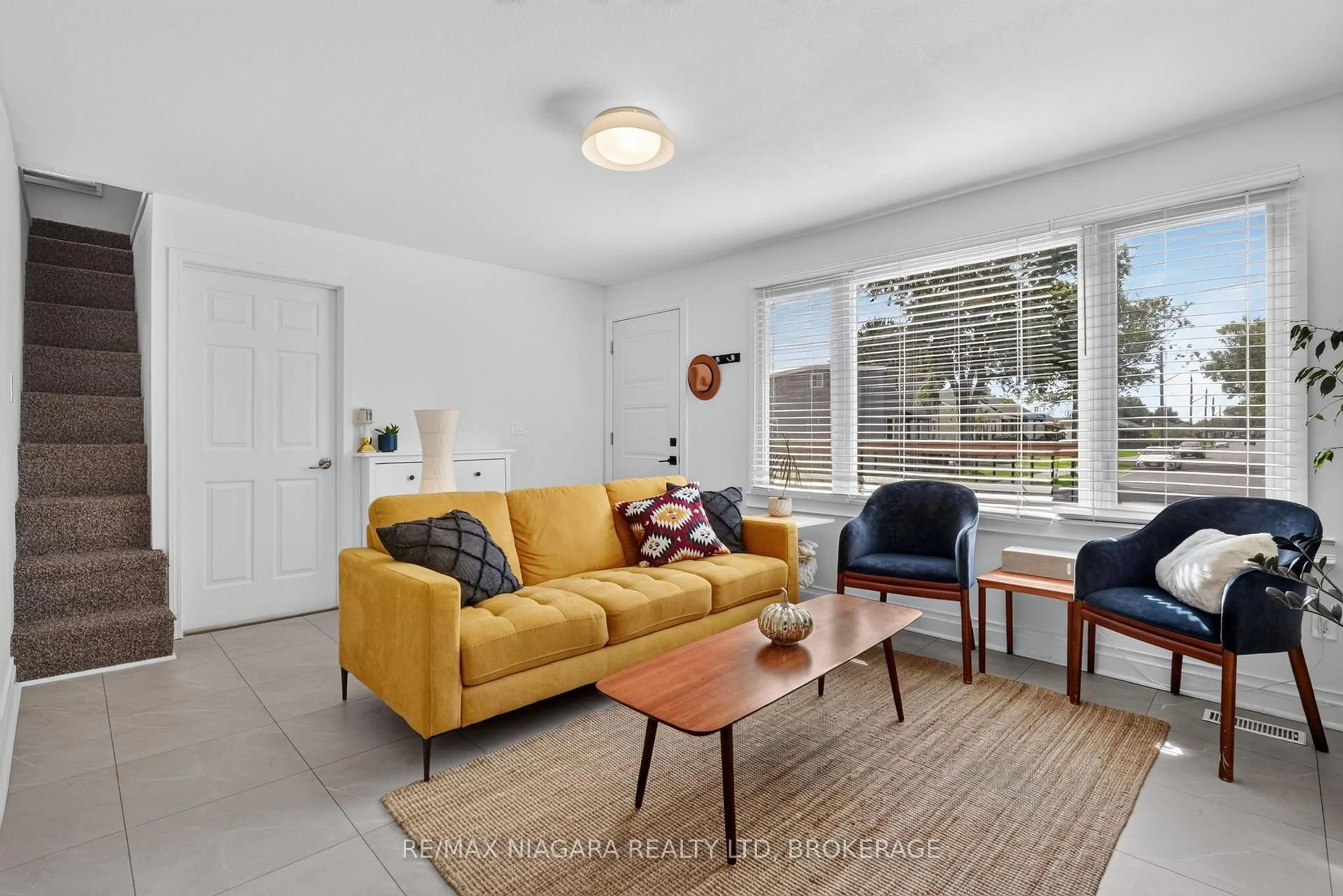 Living room with furniture, unknown for 10 Churchill Ave, Welland Ontario L3B 4Y5