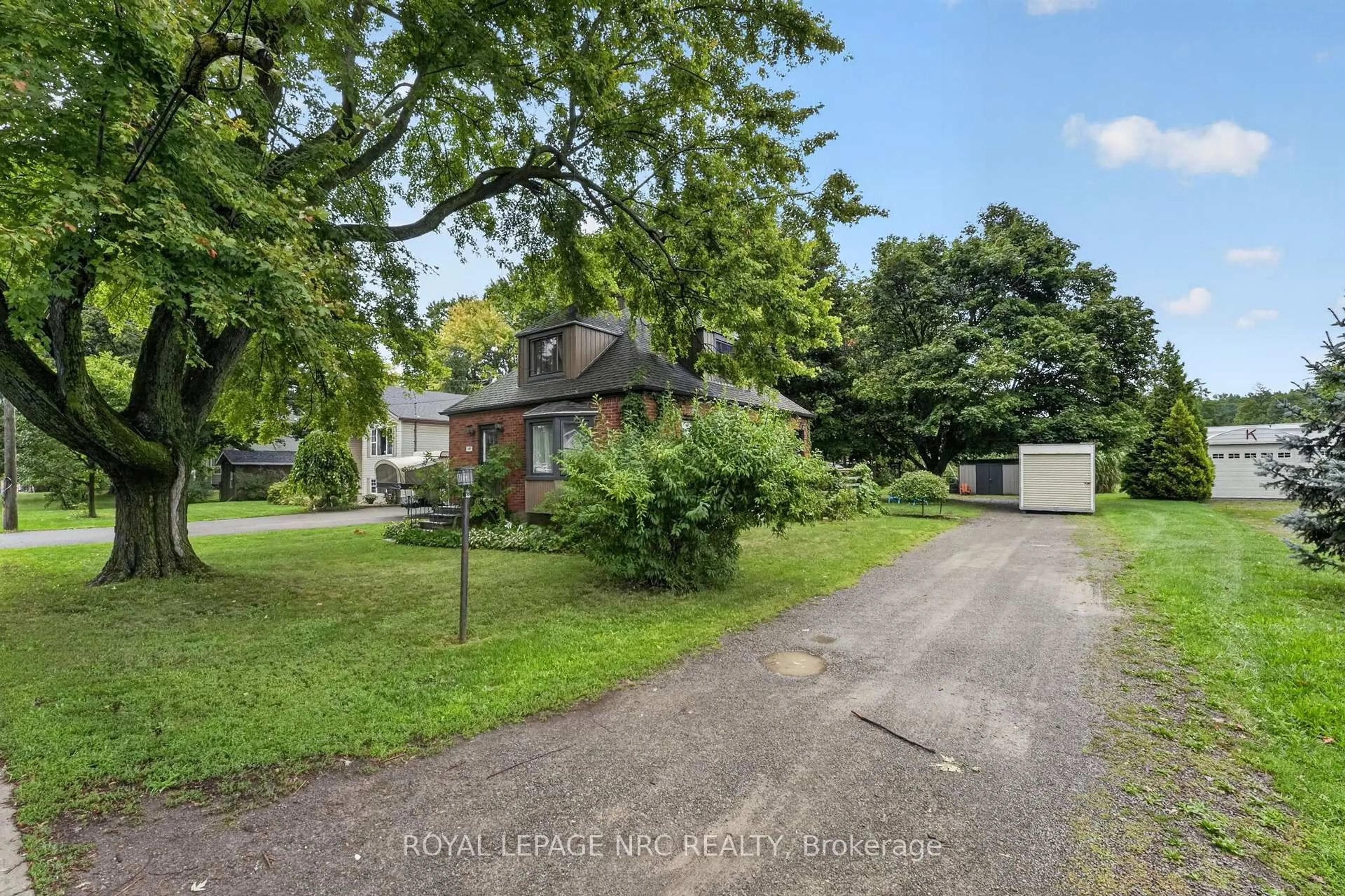 A pic from outside/outdoor area/front of a property/back of a property/a pic from drone, street for 148 Gorham Rd, Fort Erie Ontario L0S 1N0