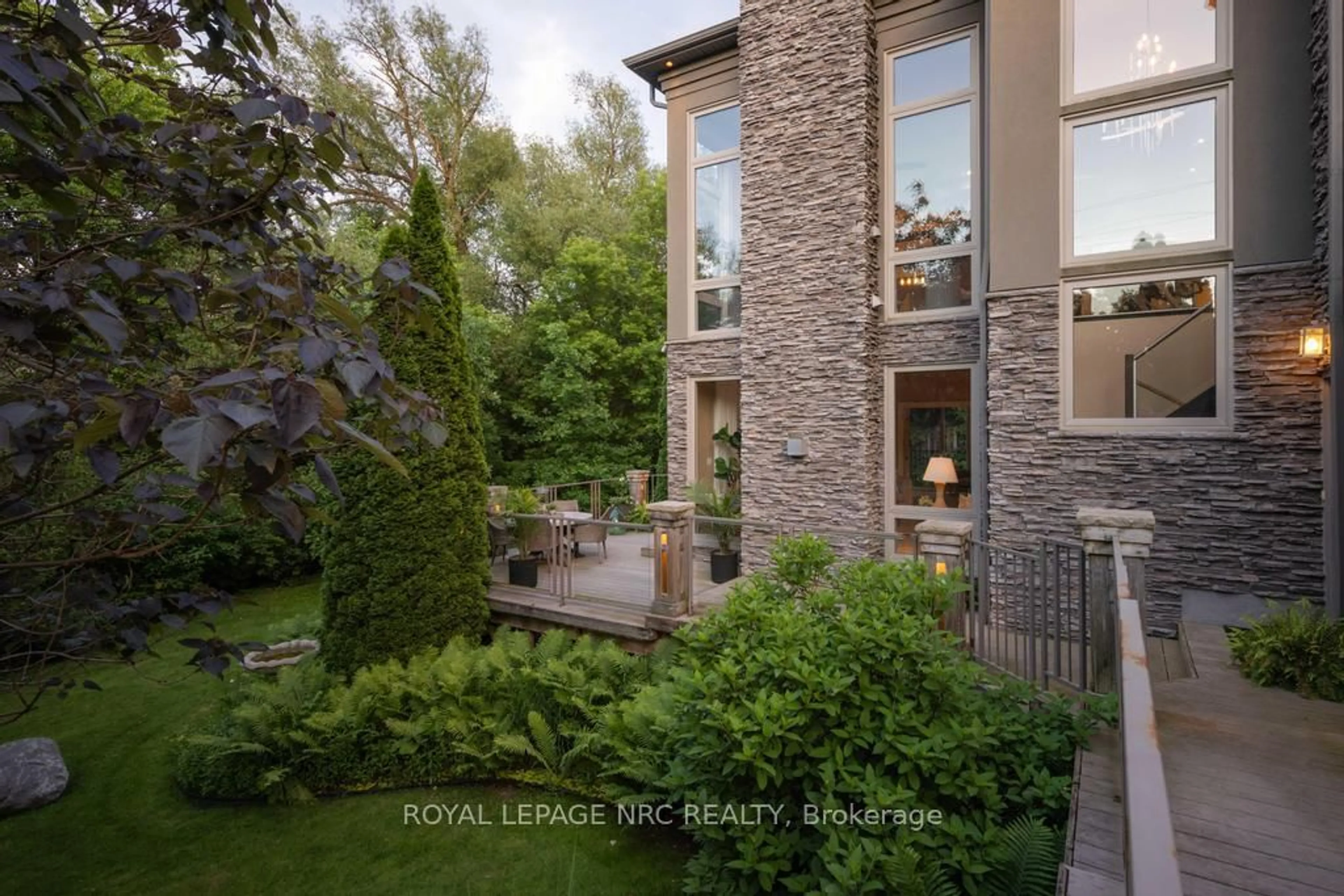 Home with brick exterior material, unknown for 164A Lakeshore Rd, St. Catharines Ontario L2N 2V1