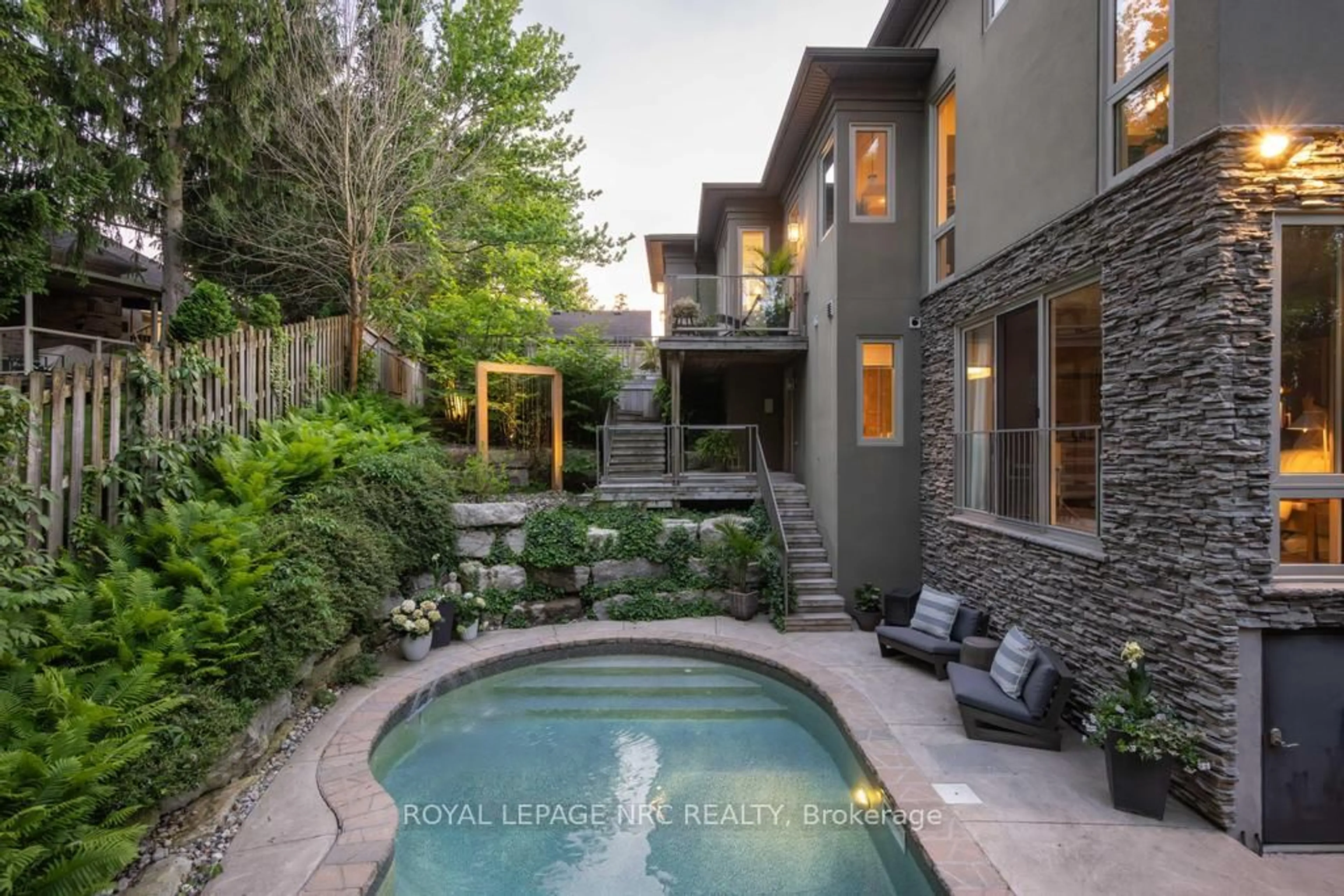 Patio, street for 164A Lakeshore Rd, St. Catharines Ontario L2N 2V1