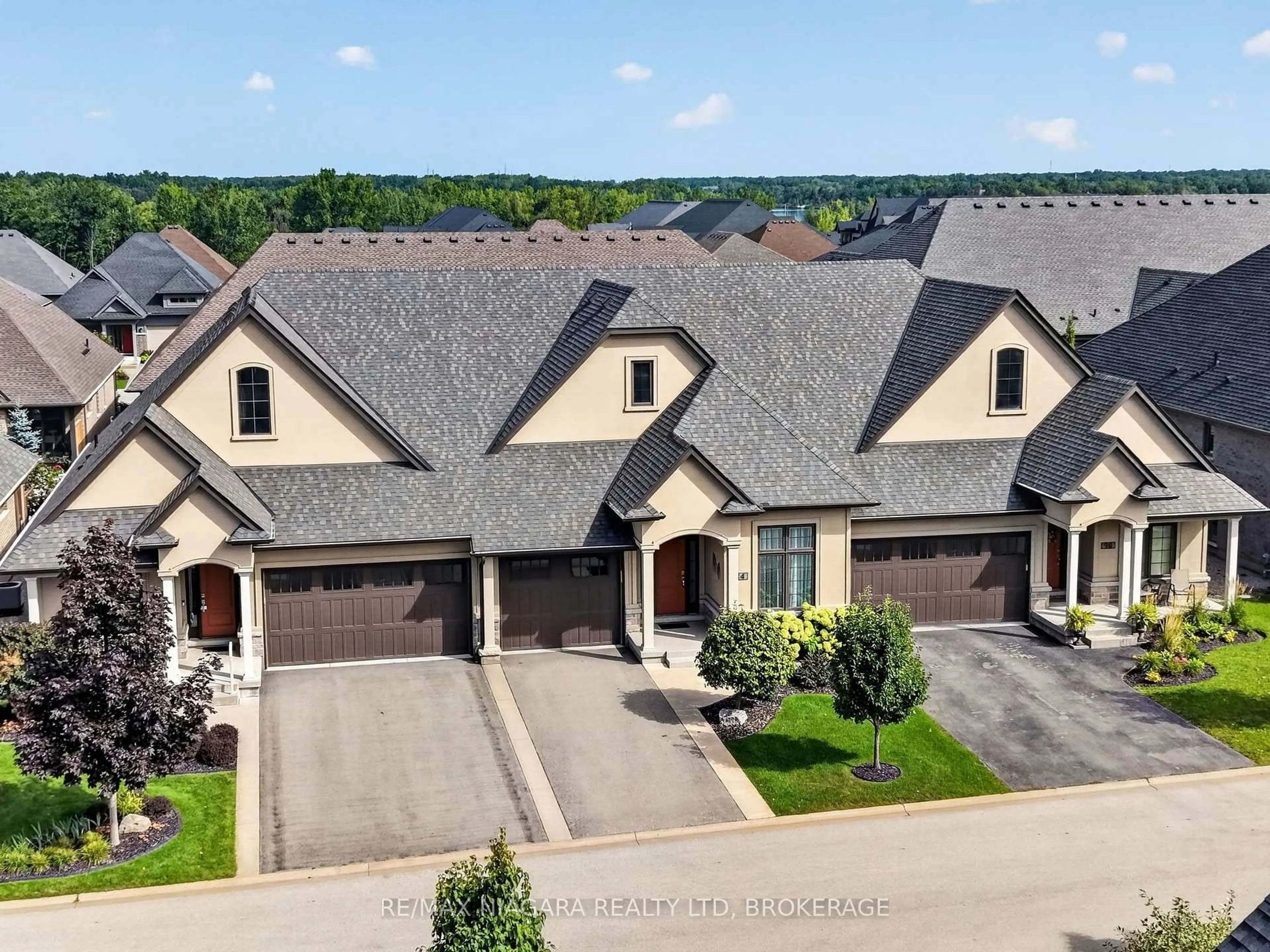 A pic from outside/outdoor area/front of a property/back of a property/a pic from drone, street for 84 Ganton Tr, Welland Ontario L3B 0C9