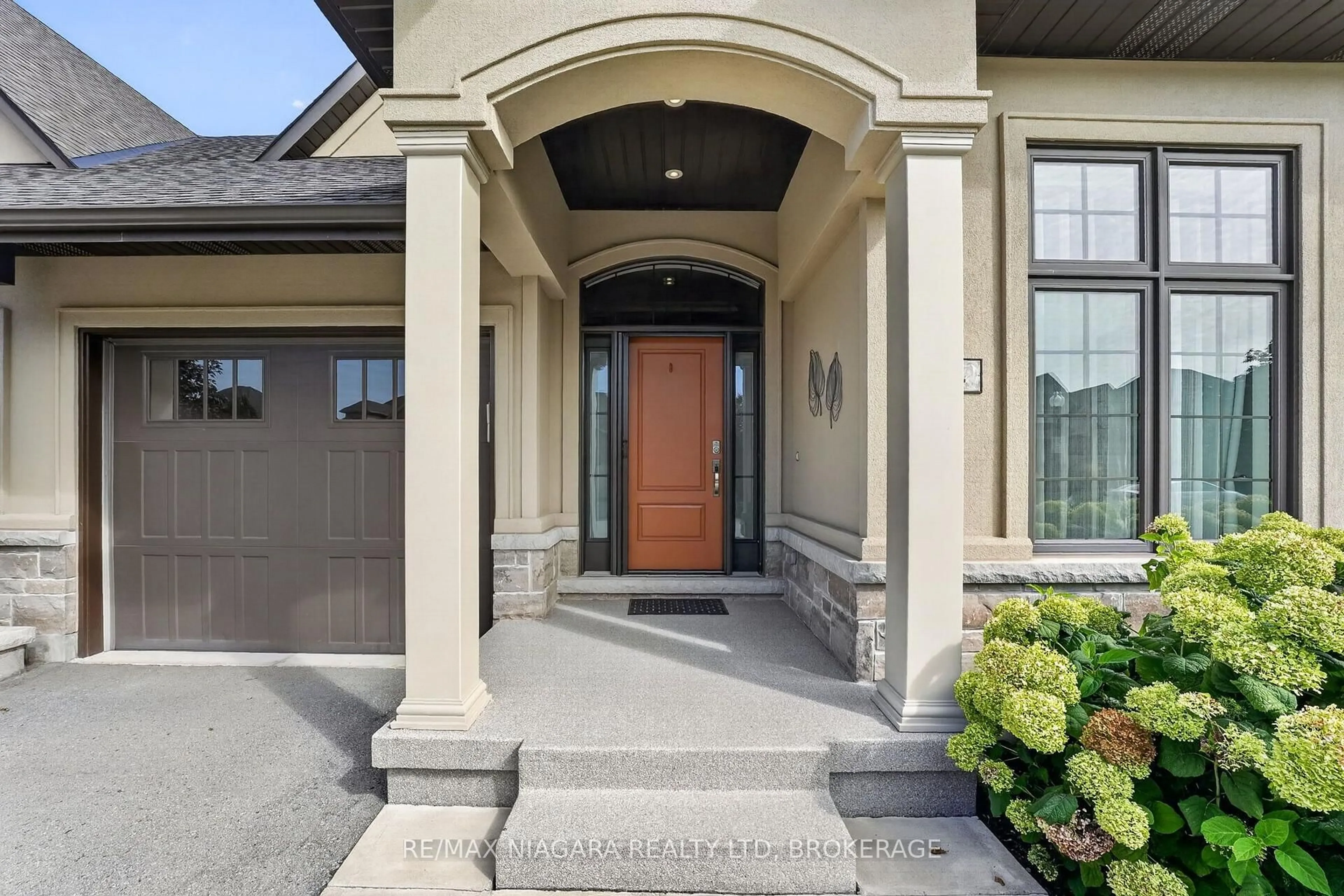 Indoor entryway for 84 Ganton Tr, Welland Ontario L3B 0C9