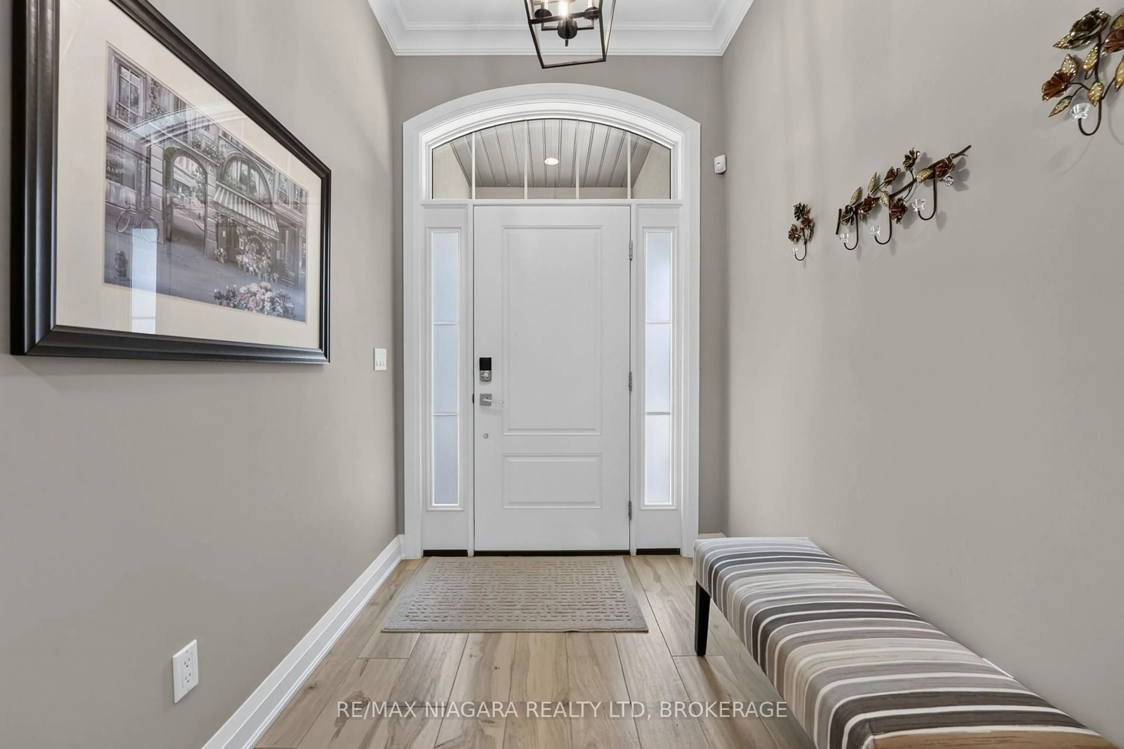 Indoor entryway for 84 Ganton Tr, Welland Ontario L3B 0C9
