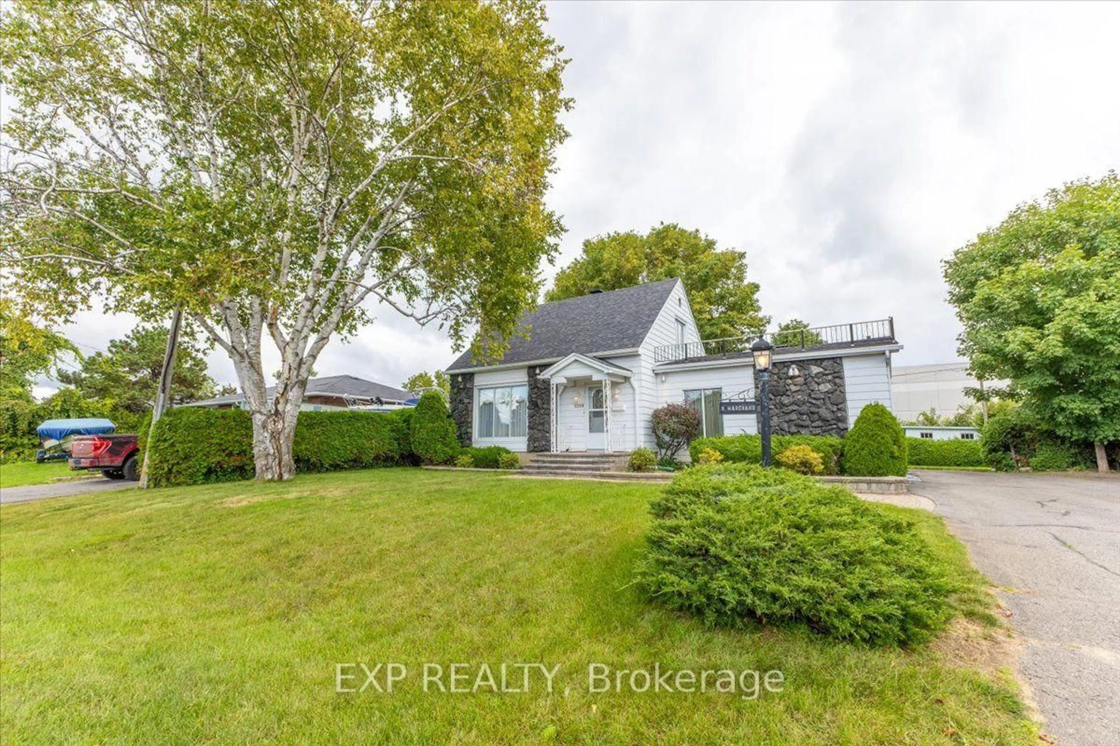A pic from outside/outdoor area/front of a property/back of a property/a pic from drone, street for 1359 Marchand St, Ottawa Ontario K1B 3N7