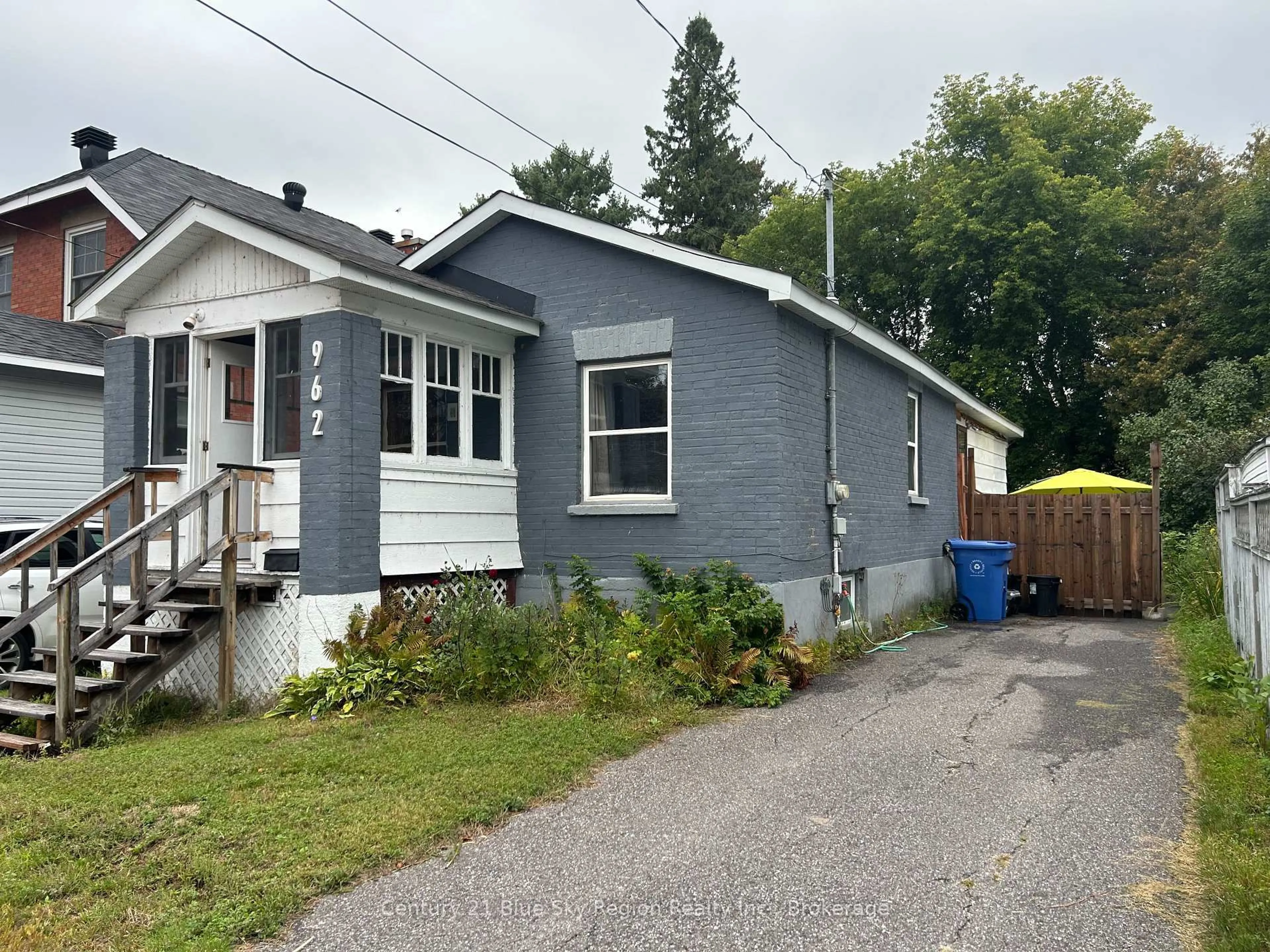 Home with vinyl exterior material, street for 962 Main St, North Bay Ontario P1B 2W1