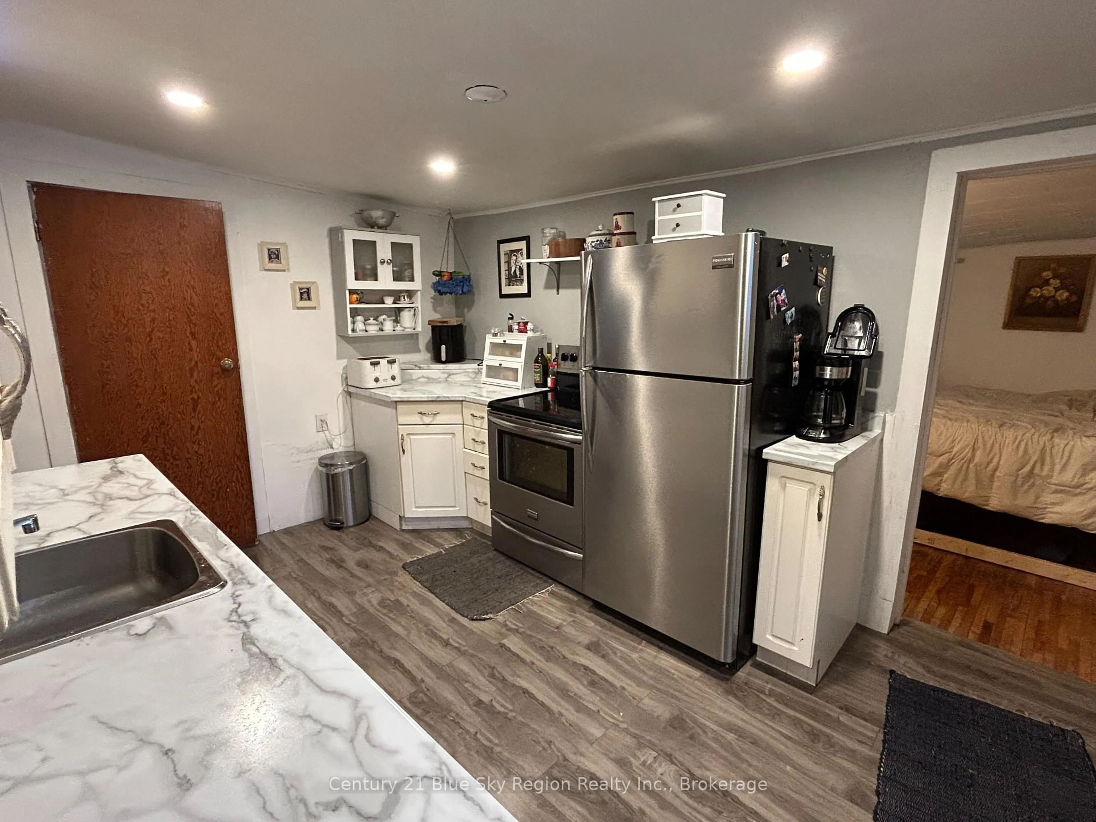 Open concept kitchen, unknown for 962 Main St, North Bay Ontario P1B 2W1