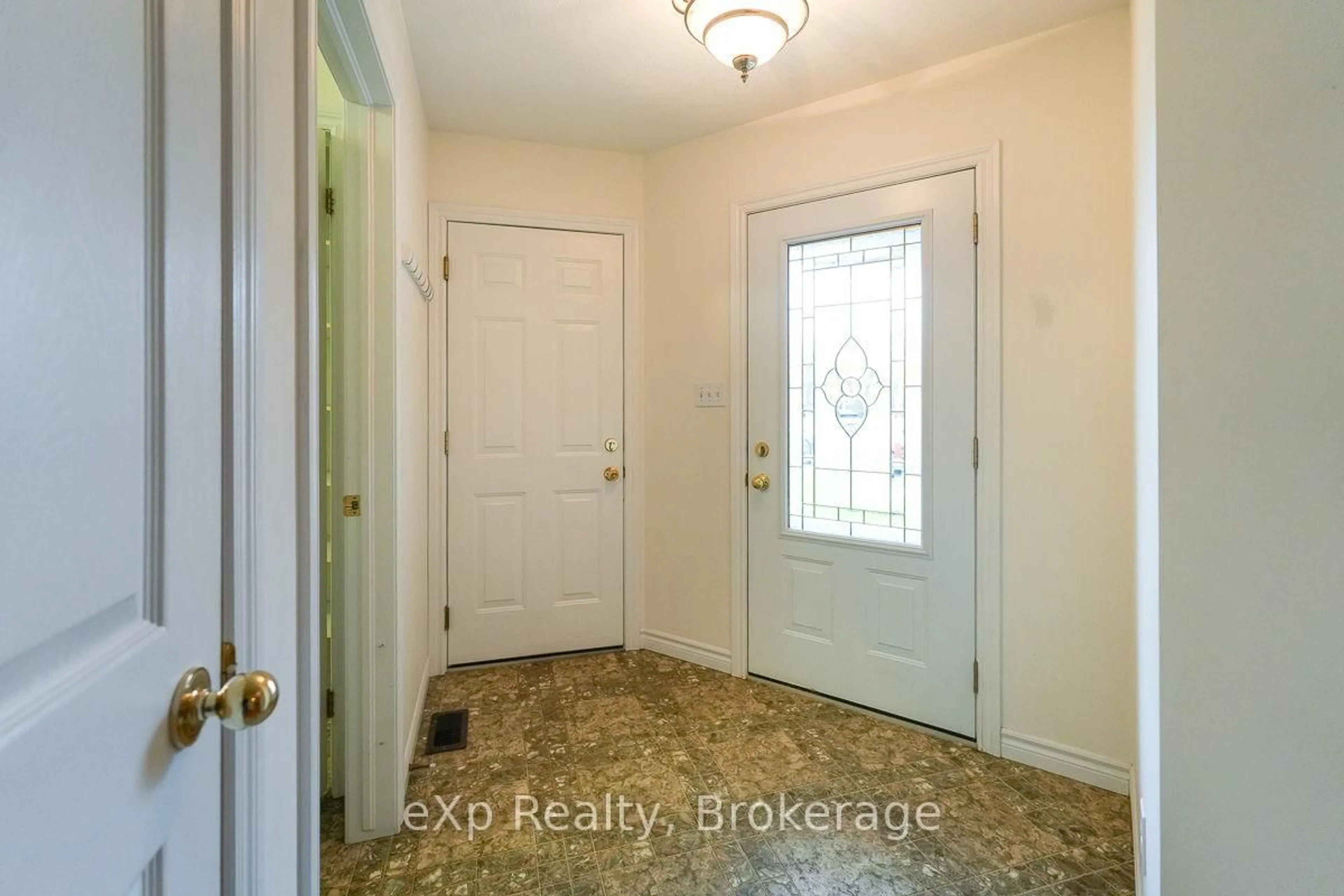 Indoor entryway for 123 Church St #3, Wellington North Ontario N0G 2L2