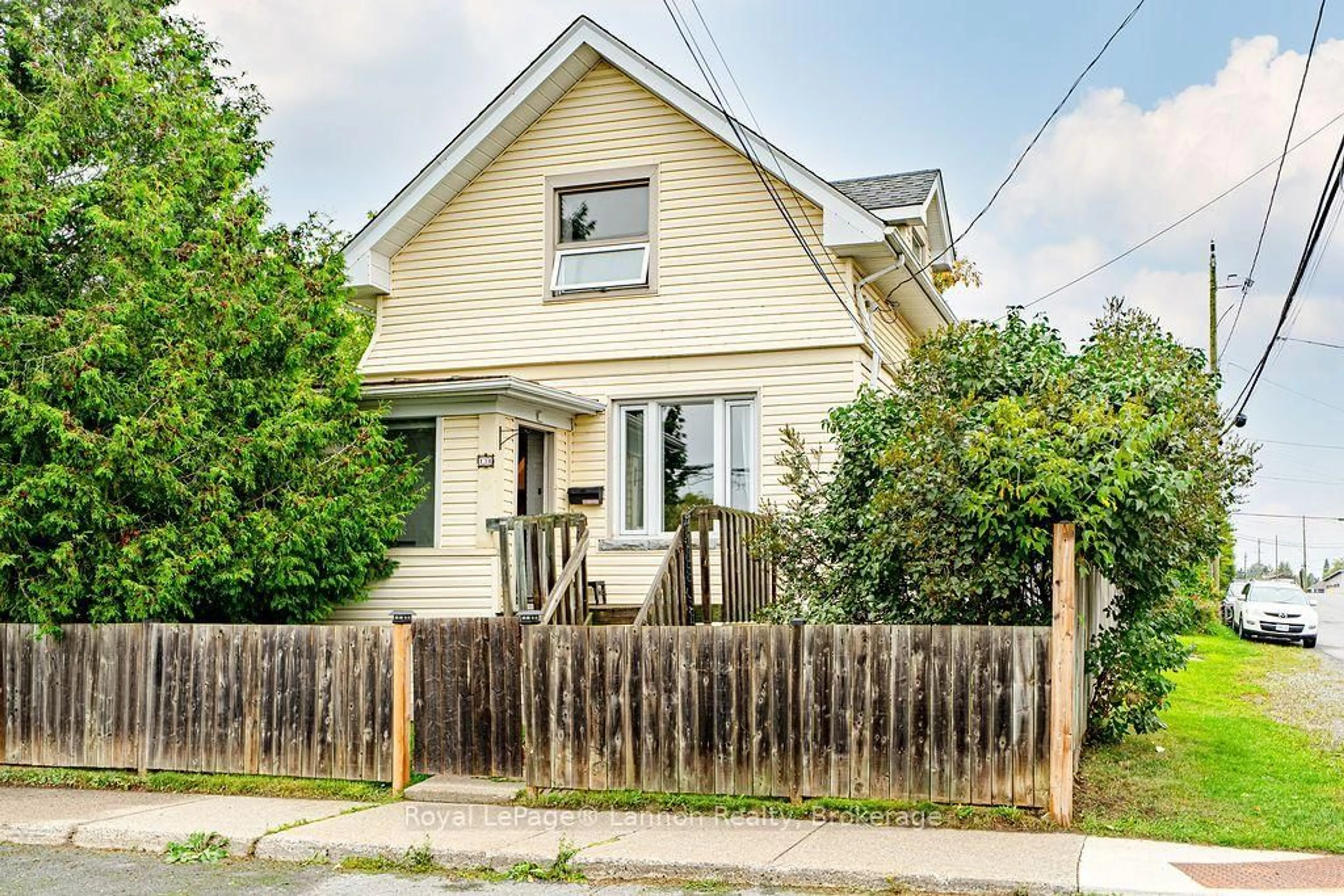 Unknown for 138 College St, Thunder Bay Ontario P7A 5J5