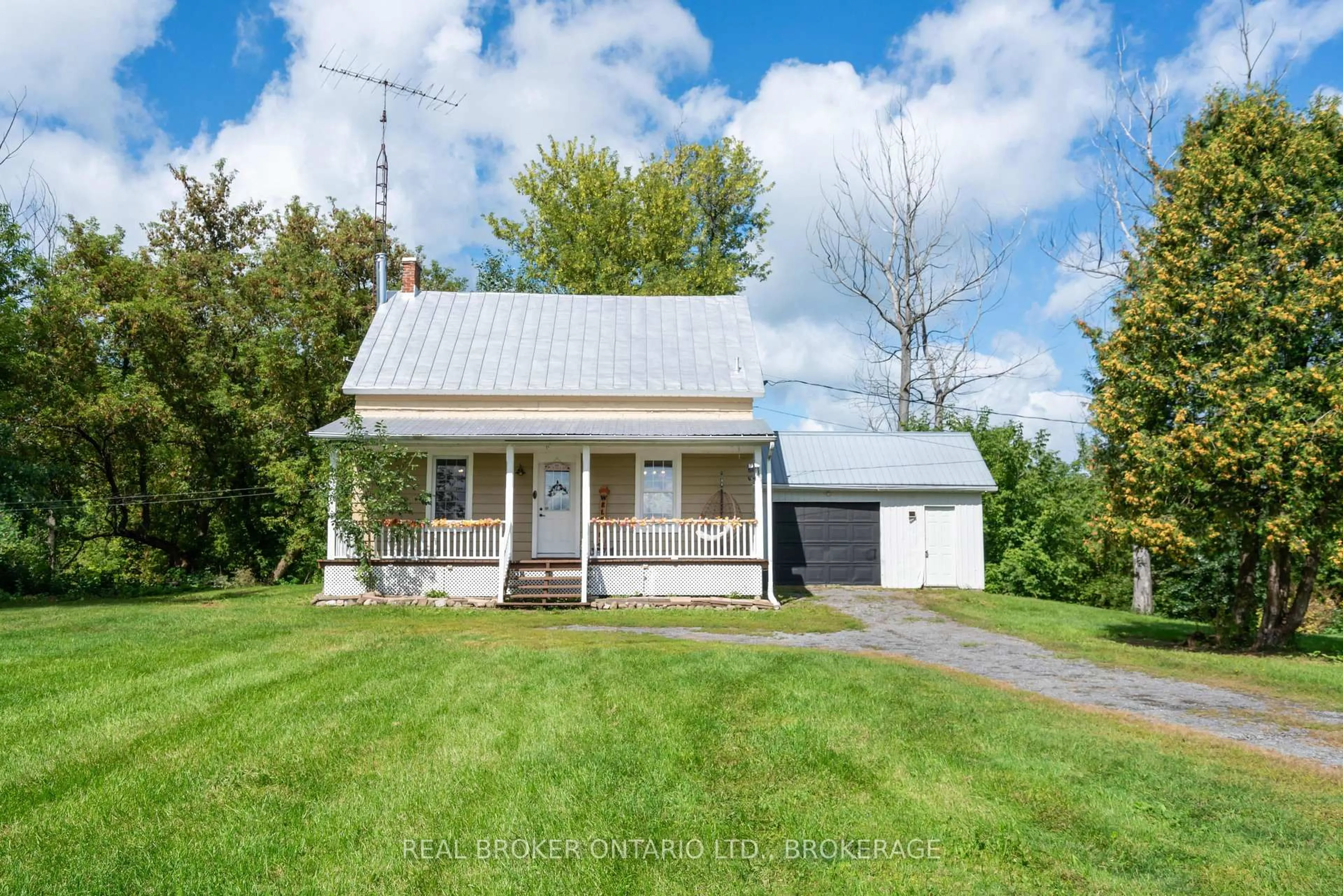 A pic from outside/outdoor area/front of a property/back of a property/a pic from drone, street for 20310 Kenyon Conc Rd 8 Rd, North Glengarry Ontario K0C 1A0