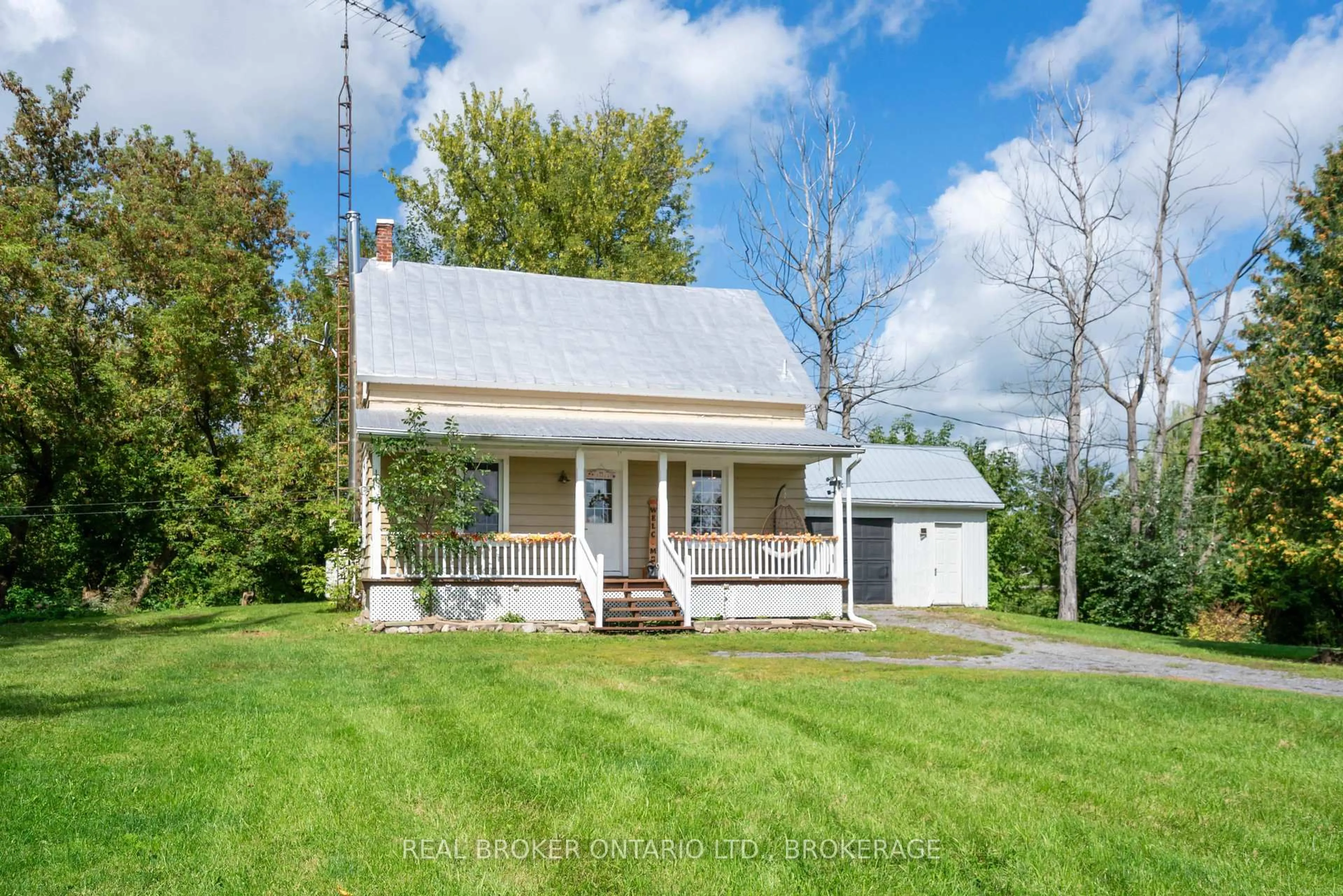 A pic from outside/outdoor area/front of a property/back of a property/a pic from drone, street for 20310 Kenyon Conc Rd 8 Rd, North Glengarry Ontario K0C 1A0