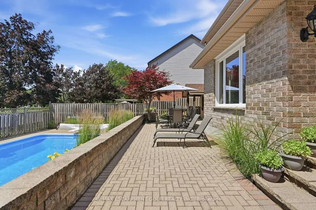 12 Harvest Oak Dr, Welland 2