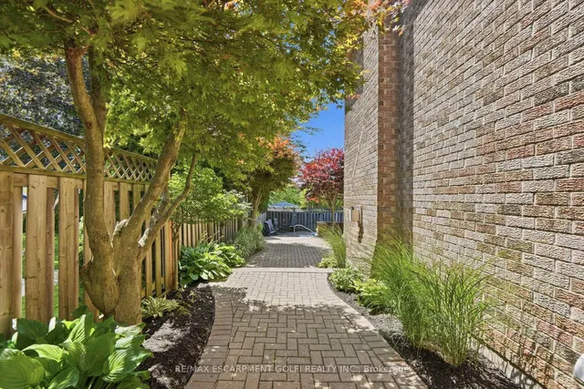 12 Harvest Oak Dr, Welland 3