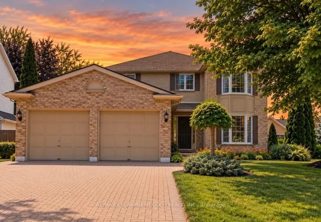 12 Harvest Oak Dr, Welland 4