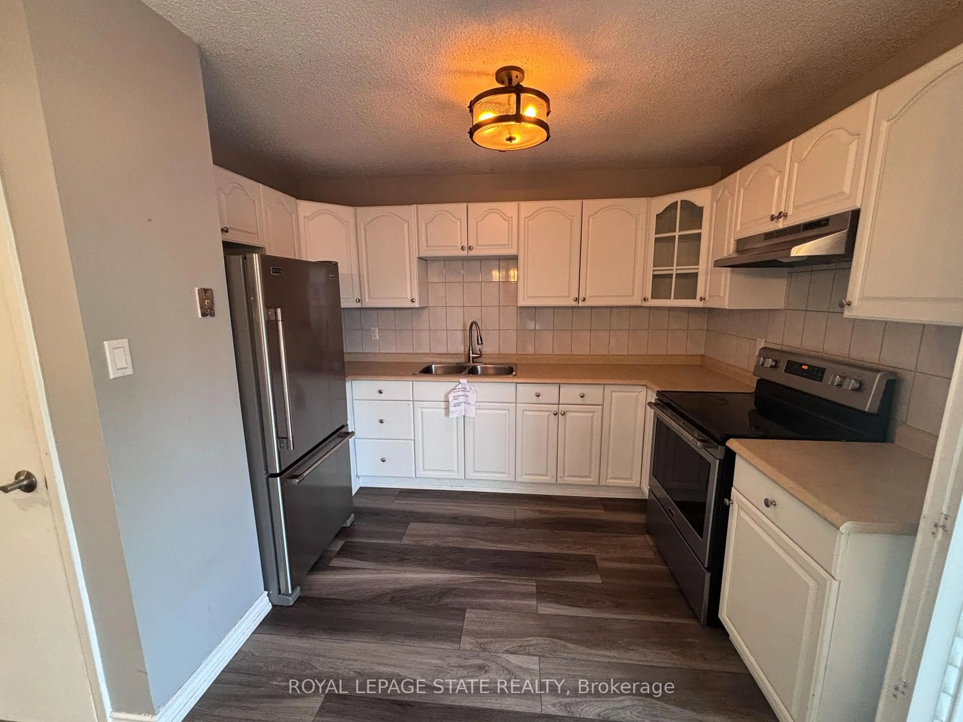 Standard kitchen, unknown for 1300 Upper Ottawa St #58, Hamilton Ontario L8W 1M8
