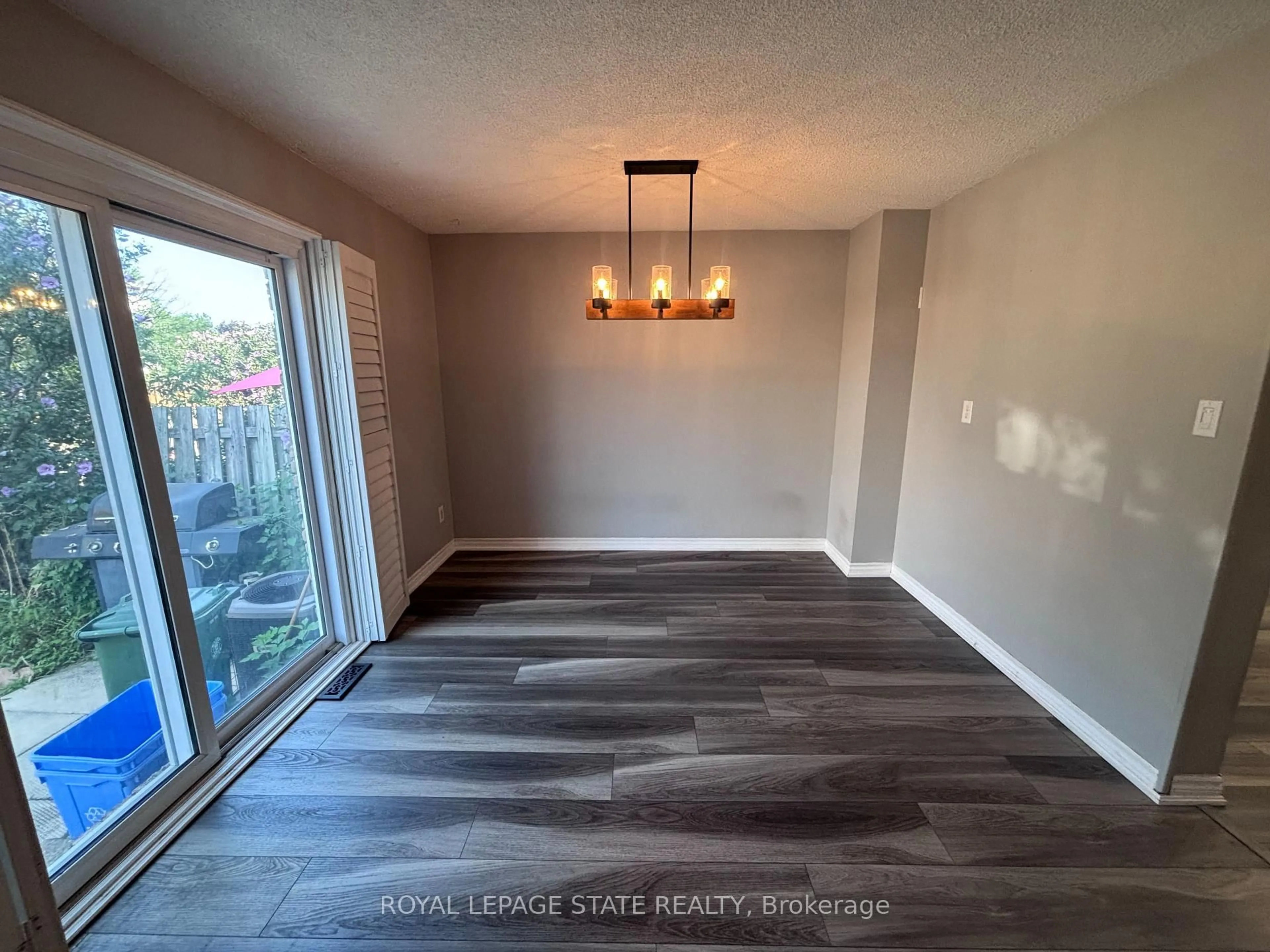 A pic of a room for 1300 Upper Ottawa St #58, Hamilton Ontario L8W 1M8